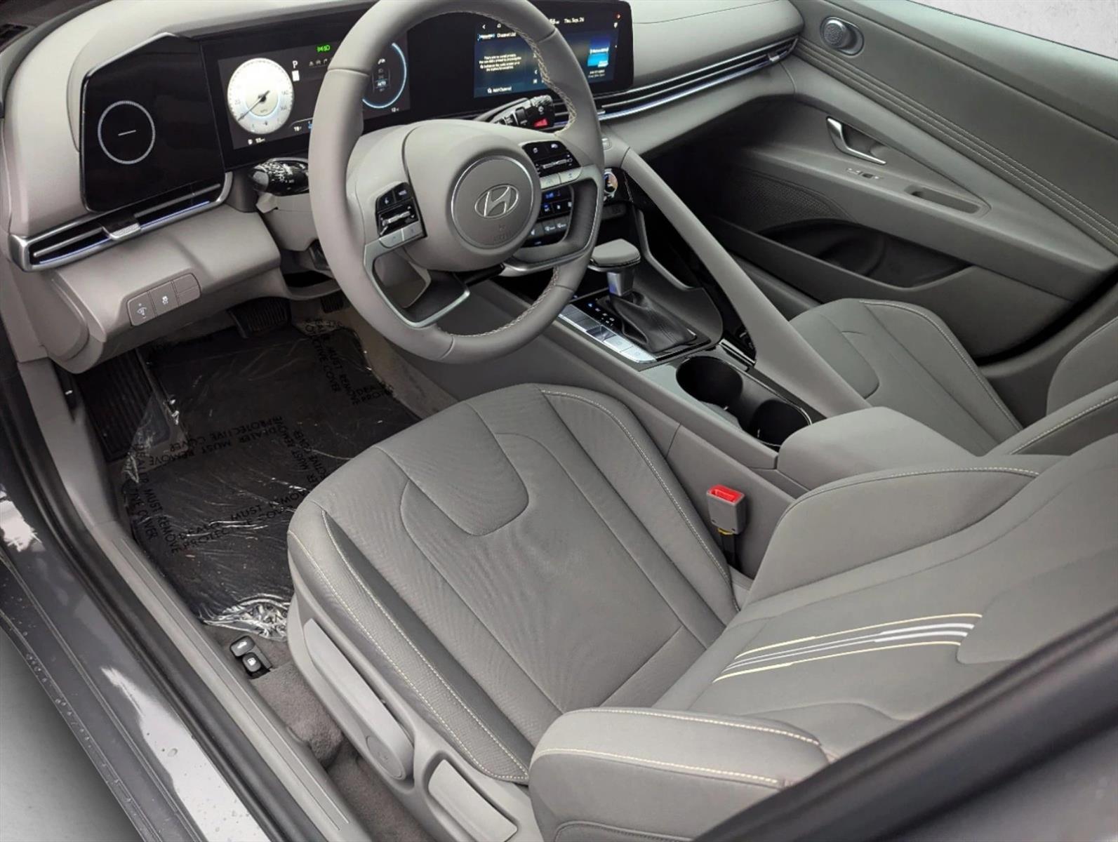 2025 Hyundai Elantra SEL Convenience photo 3