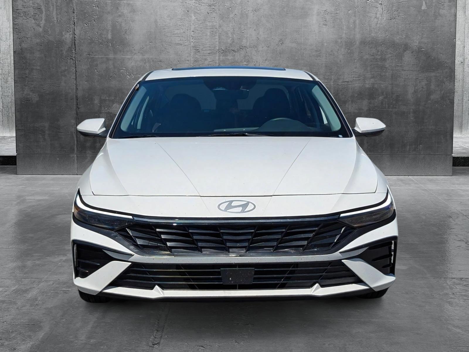 2024 Hyundai Elantra SEL Convenience photo 2