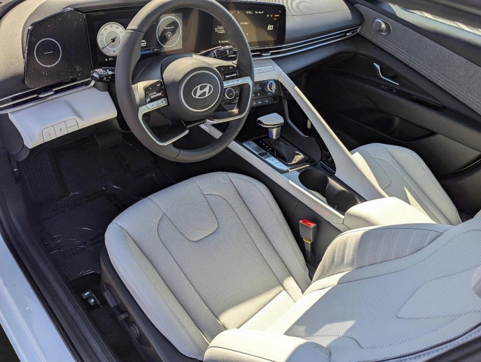 2024 Hyundai Elantra Limited photo 3