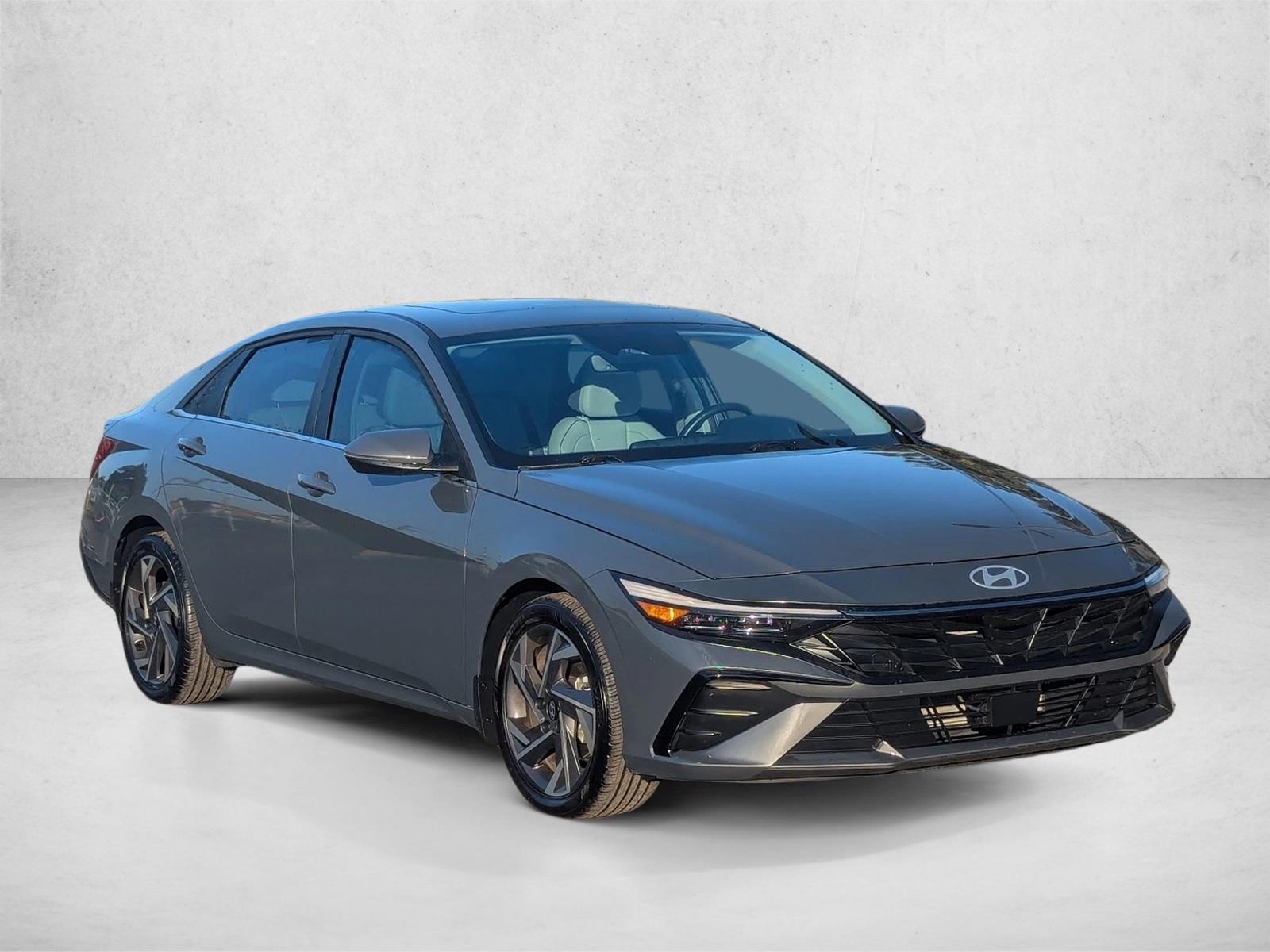 2025 Hyundai Elantra Limited photo 3