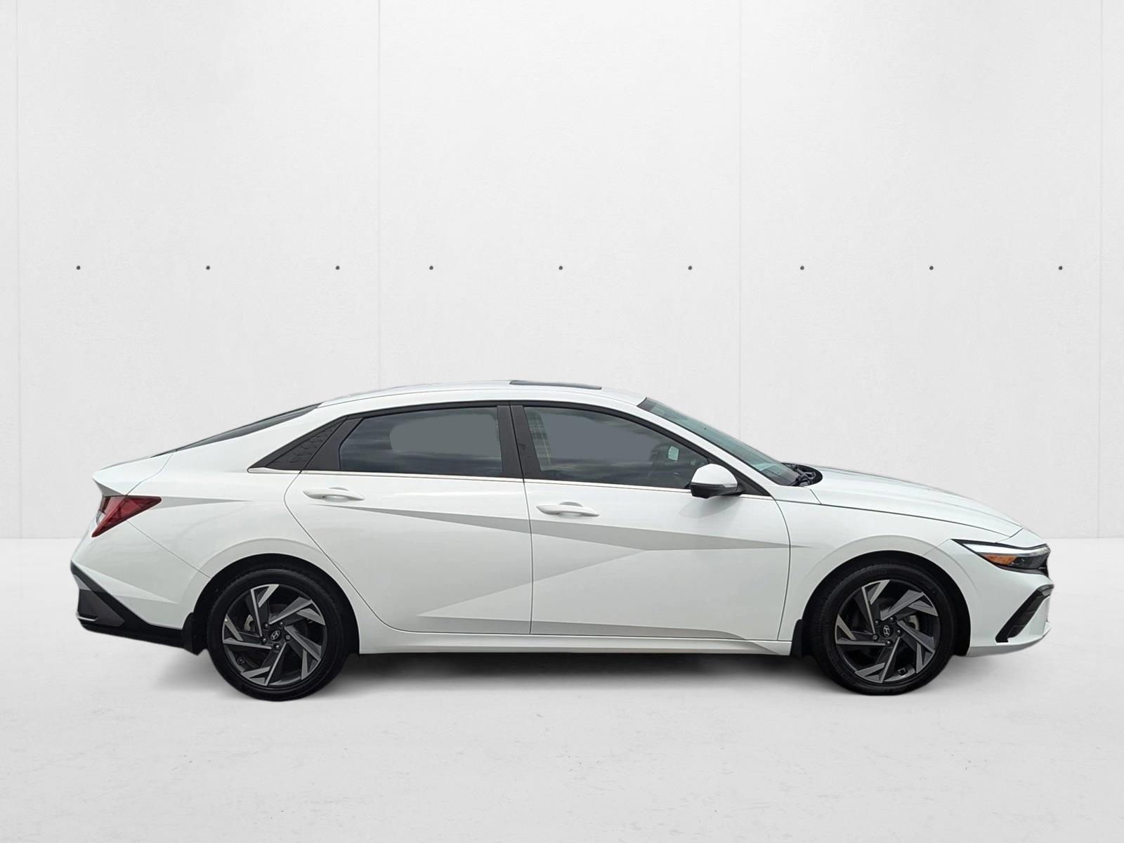 2024 Hyundai Elantra Limited photo 4
