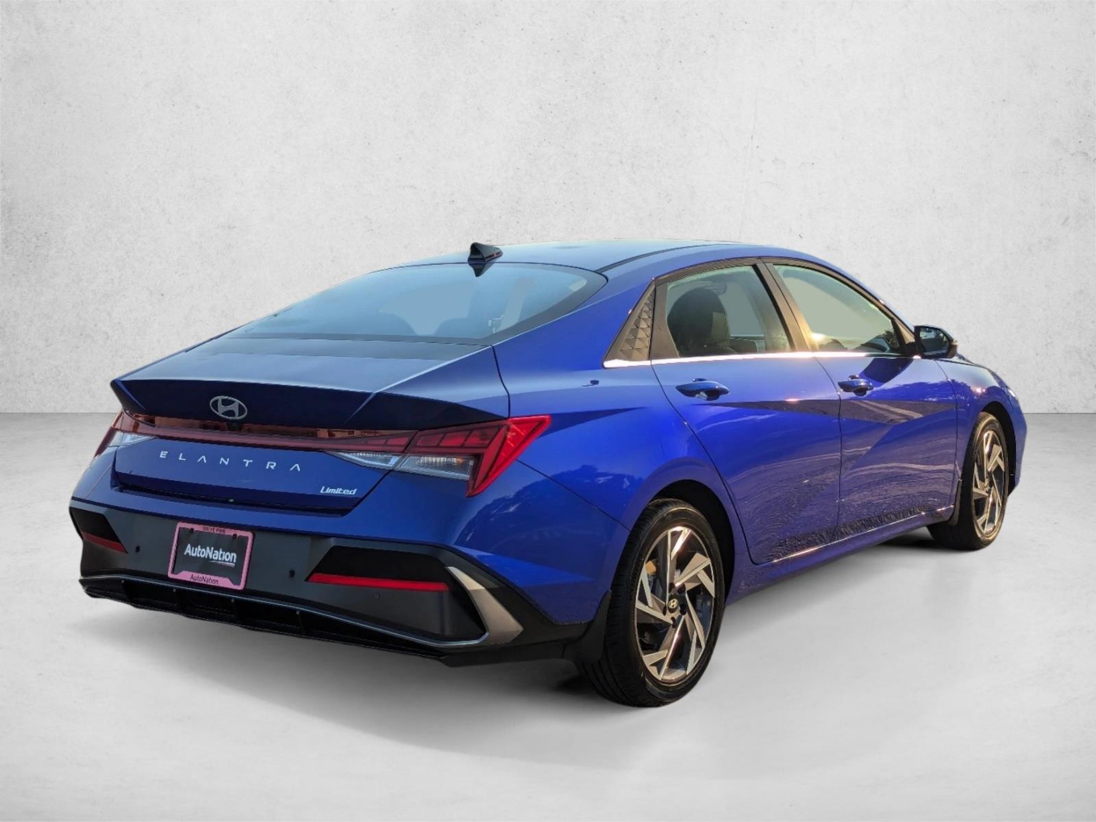 2024 Hyundai Elantra Limited photo 2