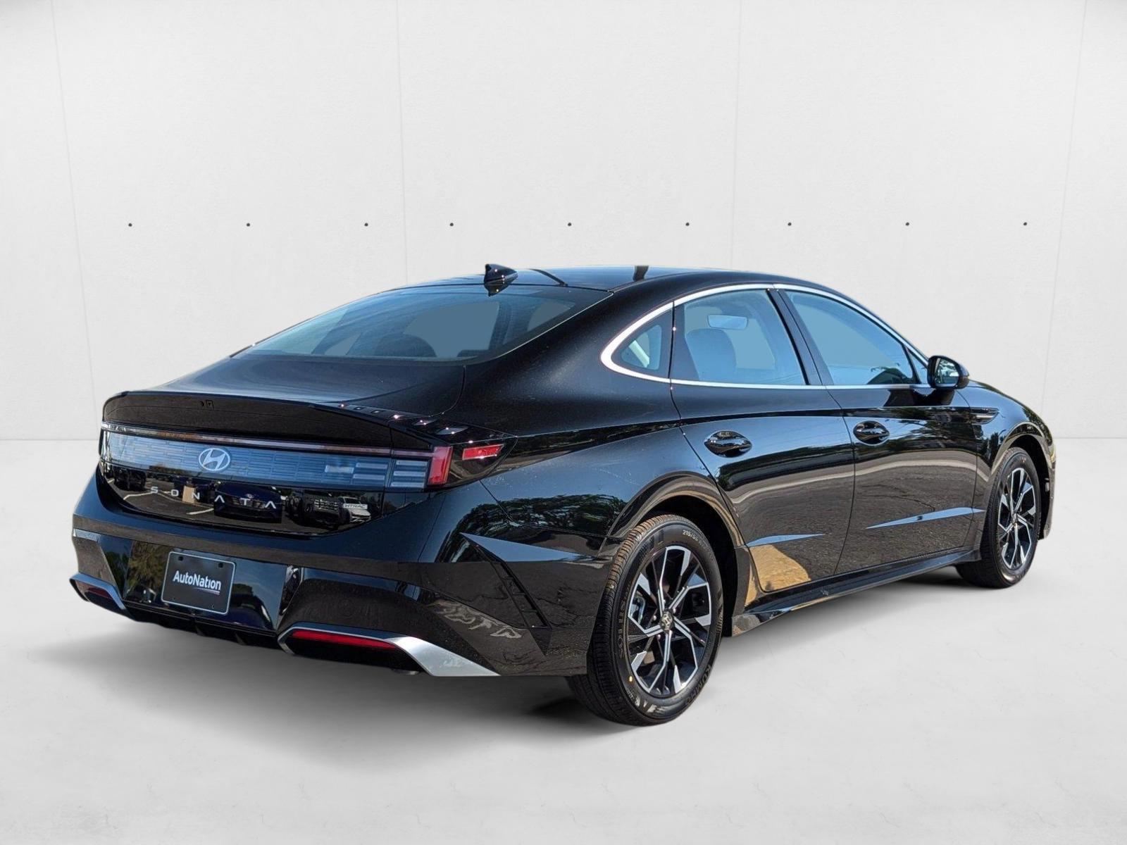 2025 Hyundai Sonata SEL photo 2