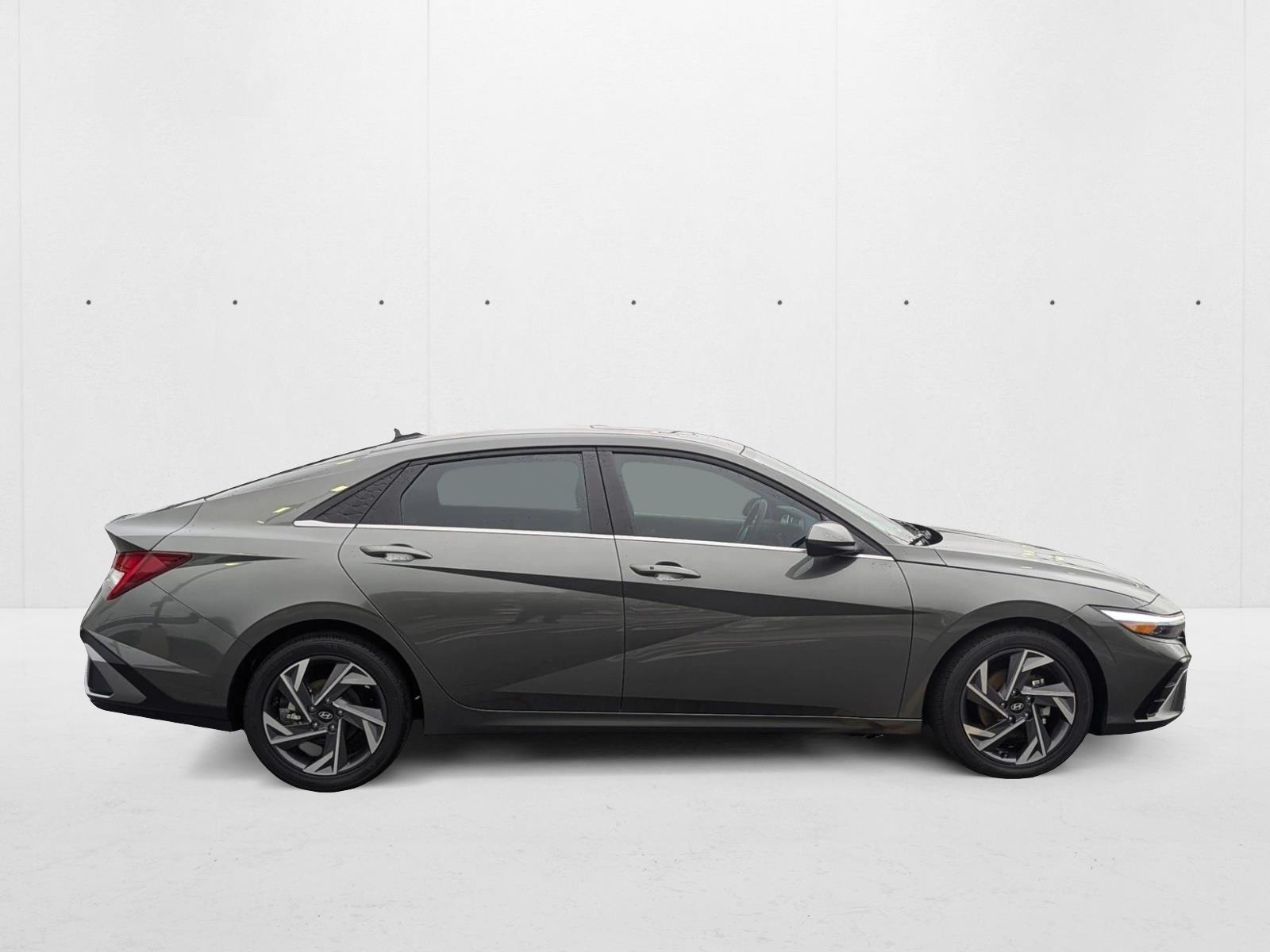 2025 Hyundai Elantra SEL Convenience photo 4
