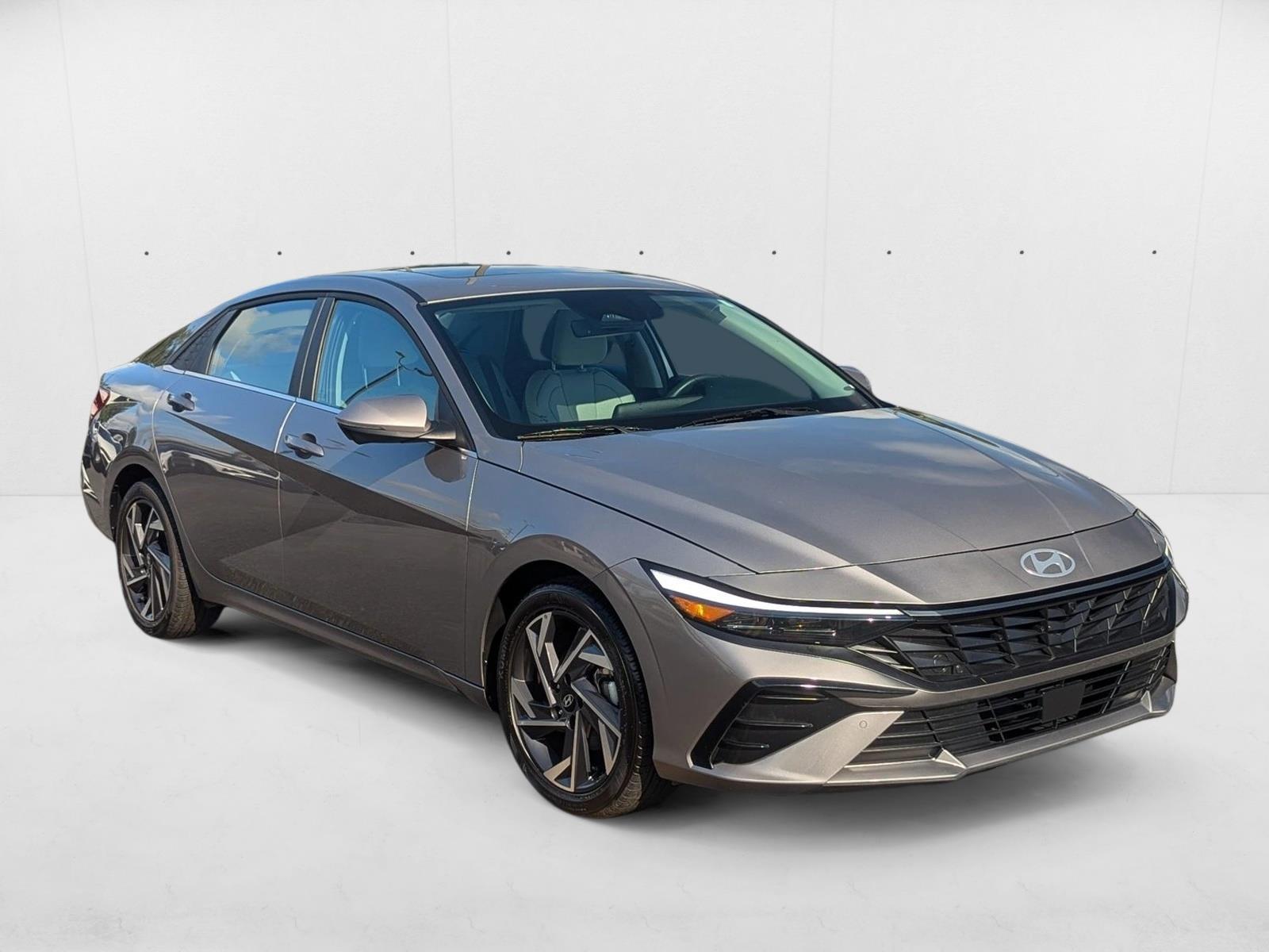 2024 Hyundai Elantra Limited photo 3