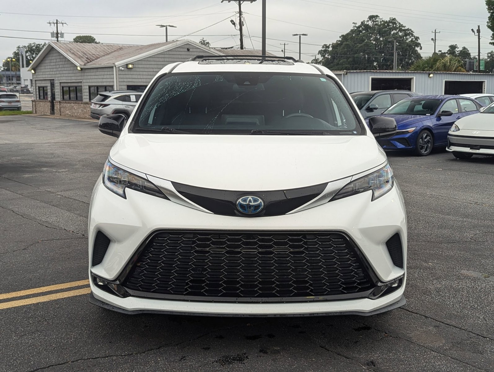 2021 Toyota Sienna XSE photo 2