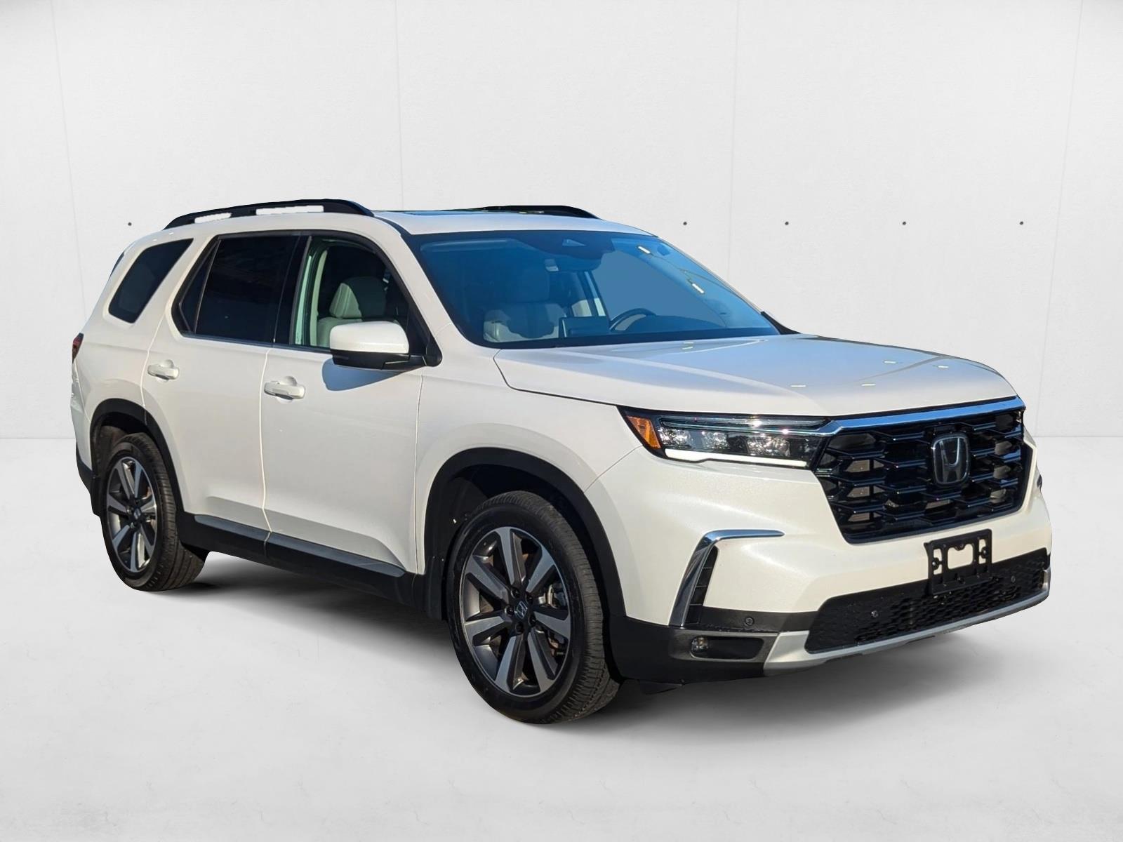 2023 Honda Pilot Touring Sport photo 3