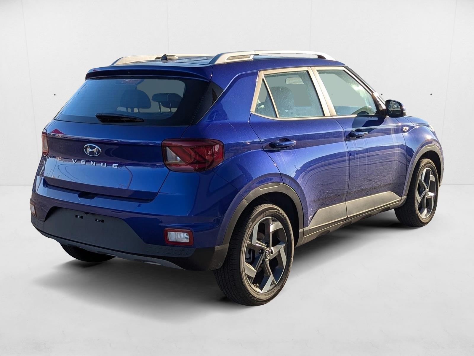 2024 Hyundai Venue Limited photo 2