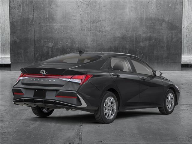 2025 Hyundai Elantra SEL Convenience photo 2