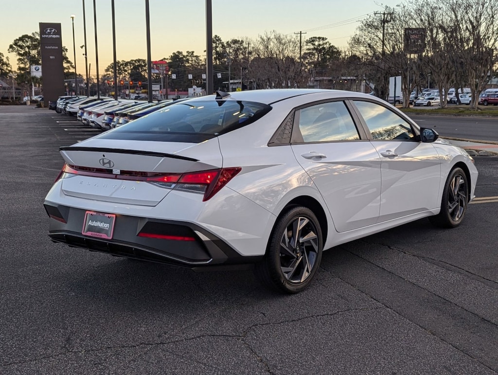 Used 2025 Hyundai Elantra SEL Sport 4dr Car