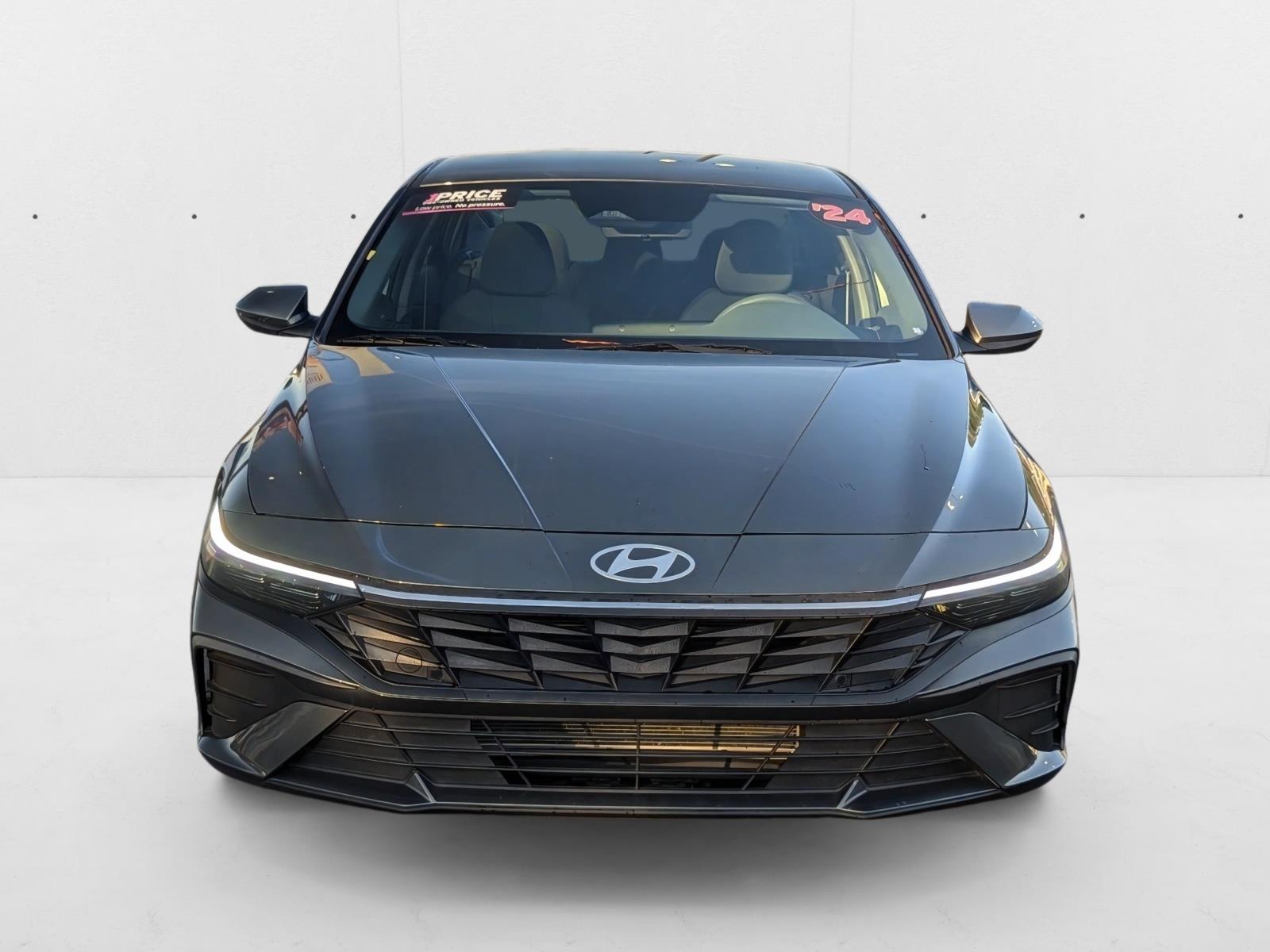 2024 Hyundai Elantra SEL photo 2
