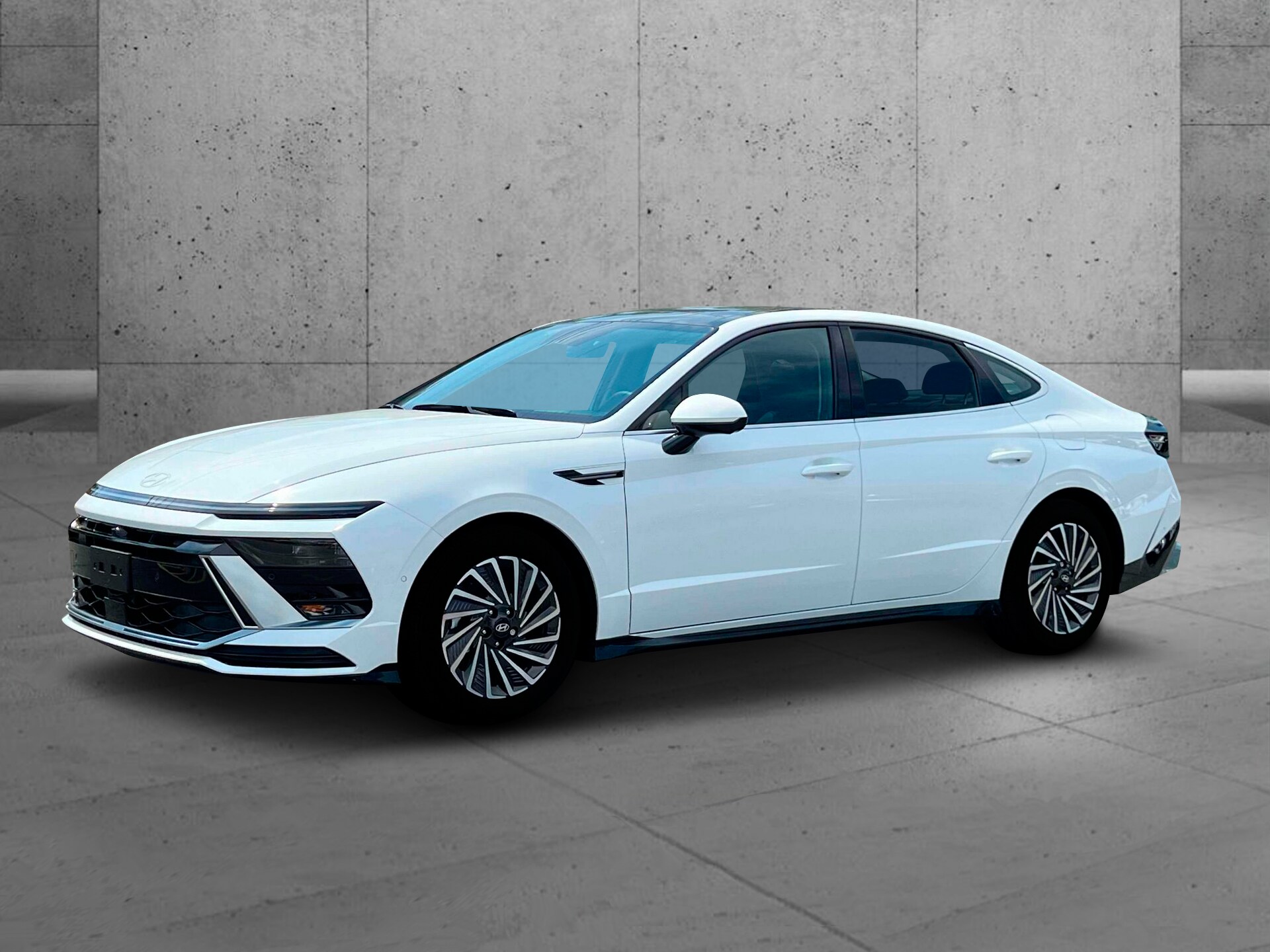 2025 Hyundai Sonata Hybrid Limited photo 2