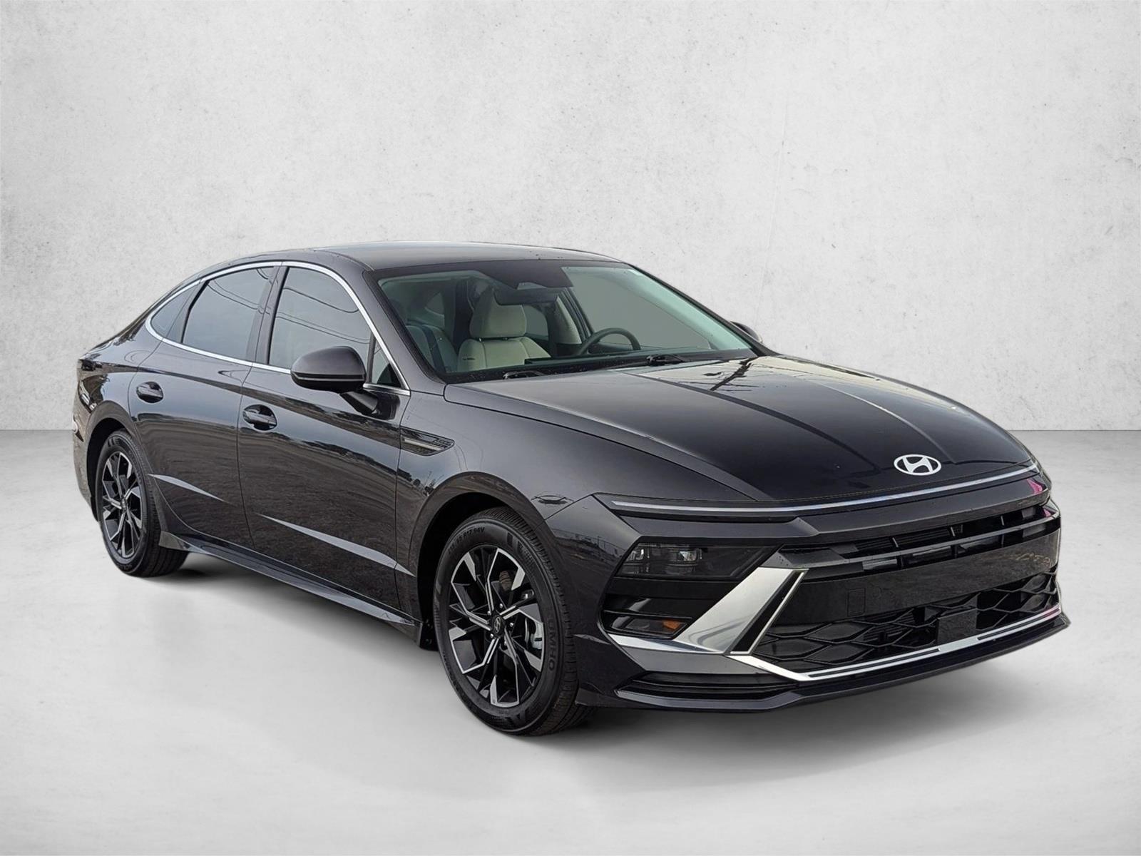 2025 Hyundai Sonata SEL photo 3