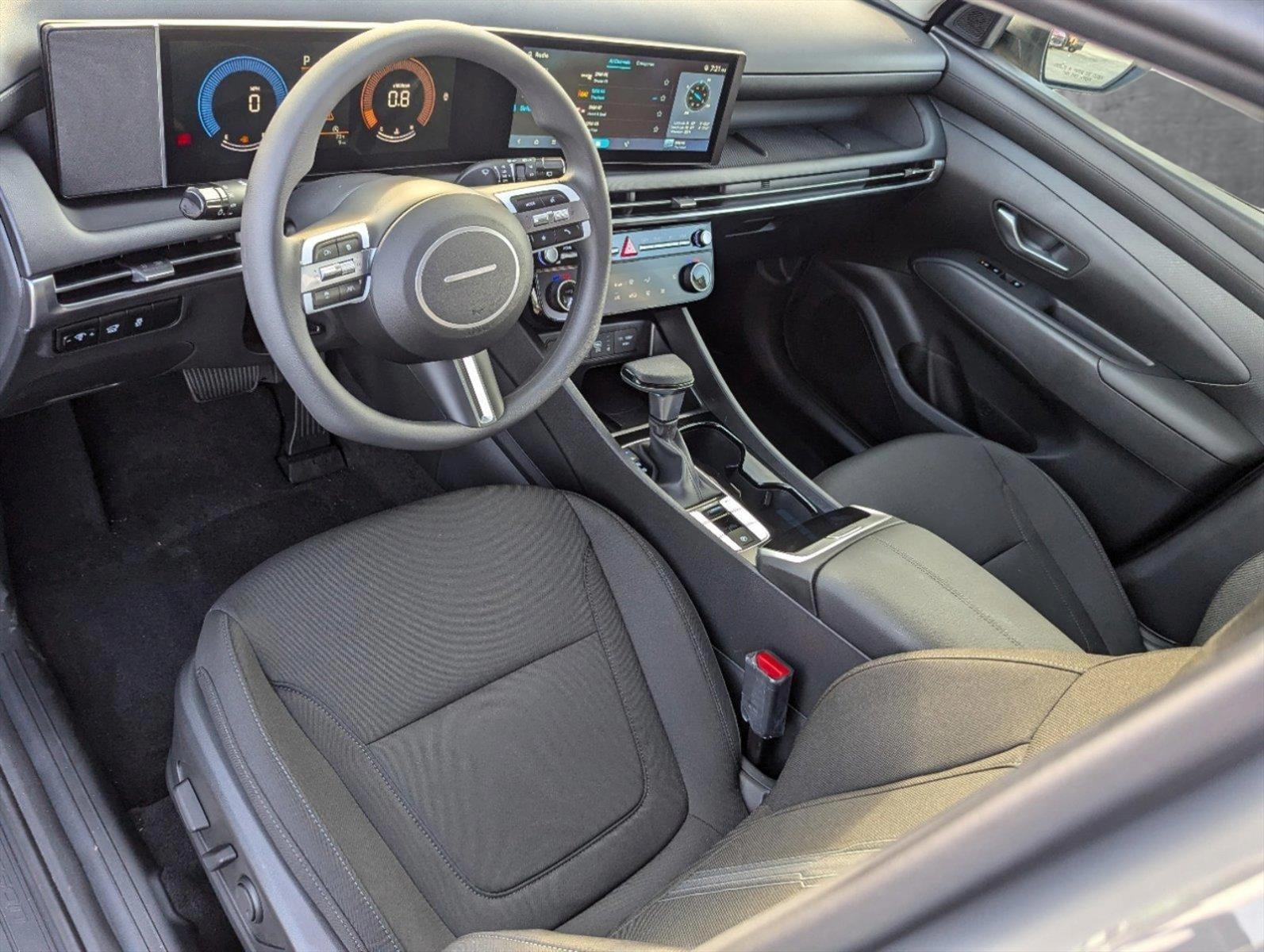 2025 Hyundai Tucson SEL photo 3