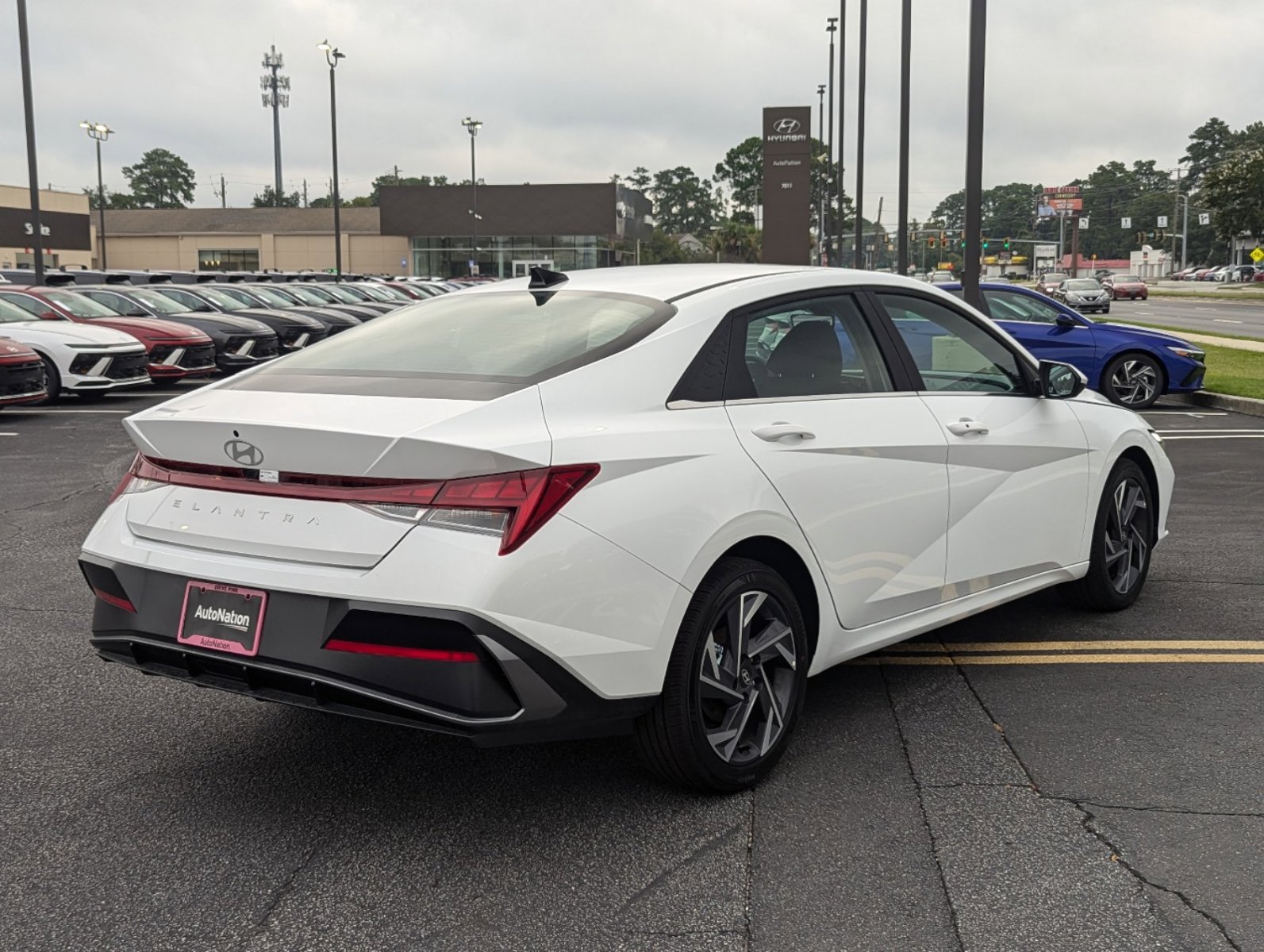 2024 Hyundai Elantra SEL photo 2