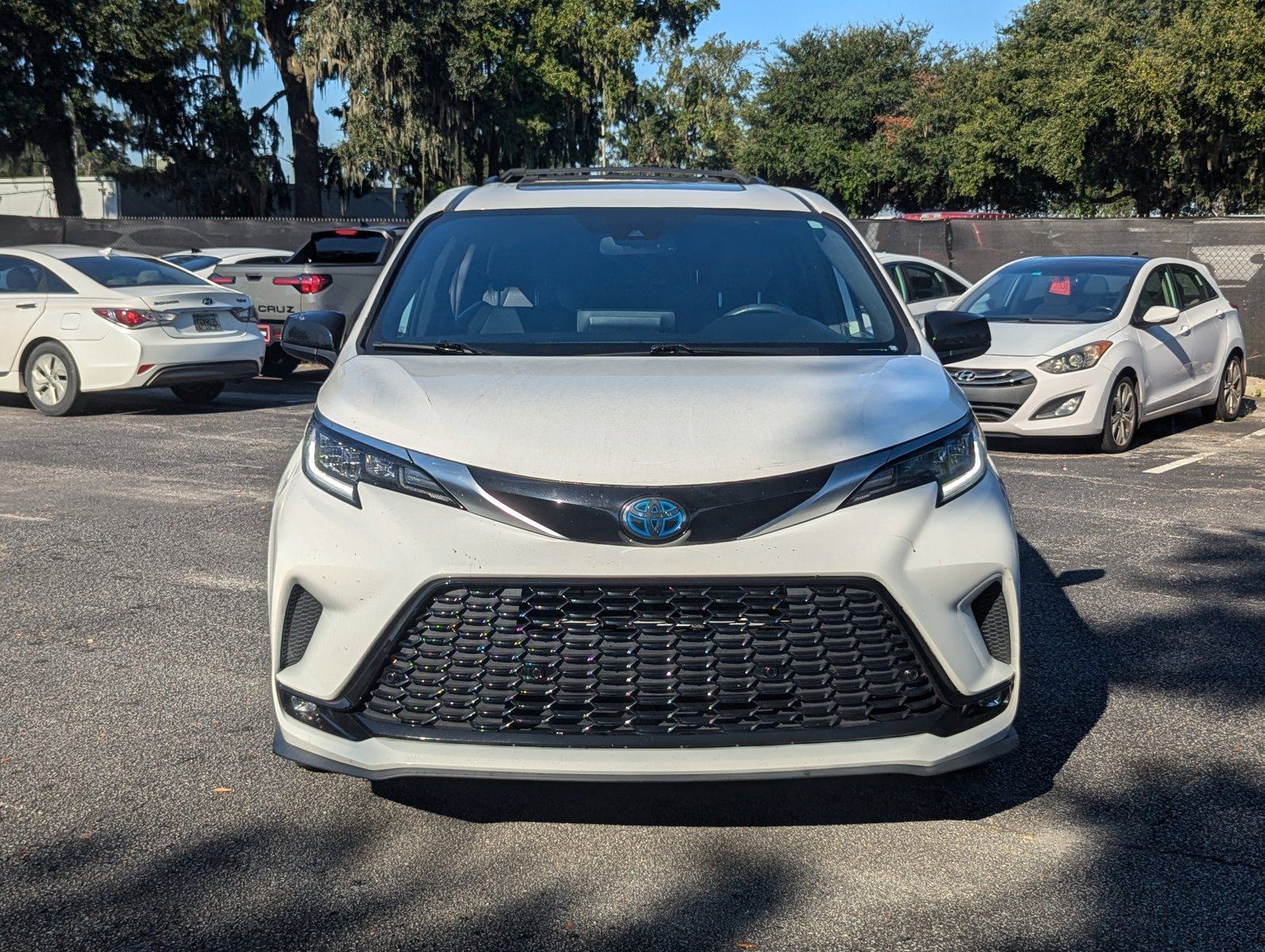 2021 Toyota Sienna XSE photo 2