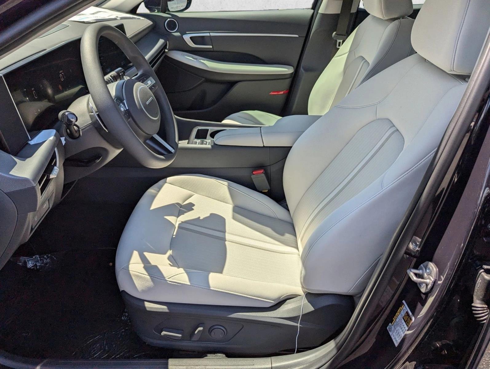 2025 Hyundai Sonata SEL photo 4