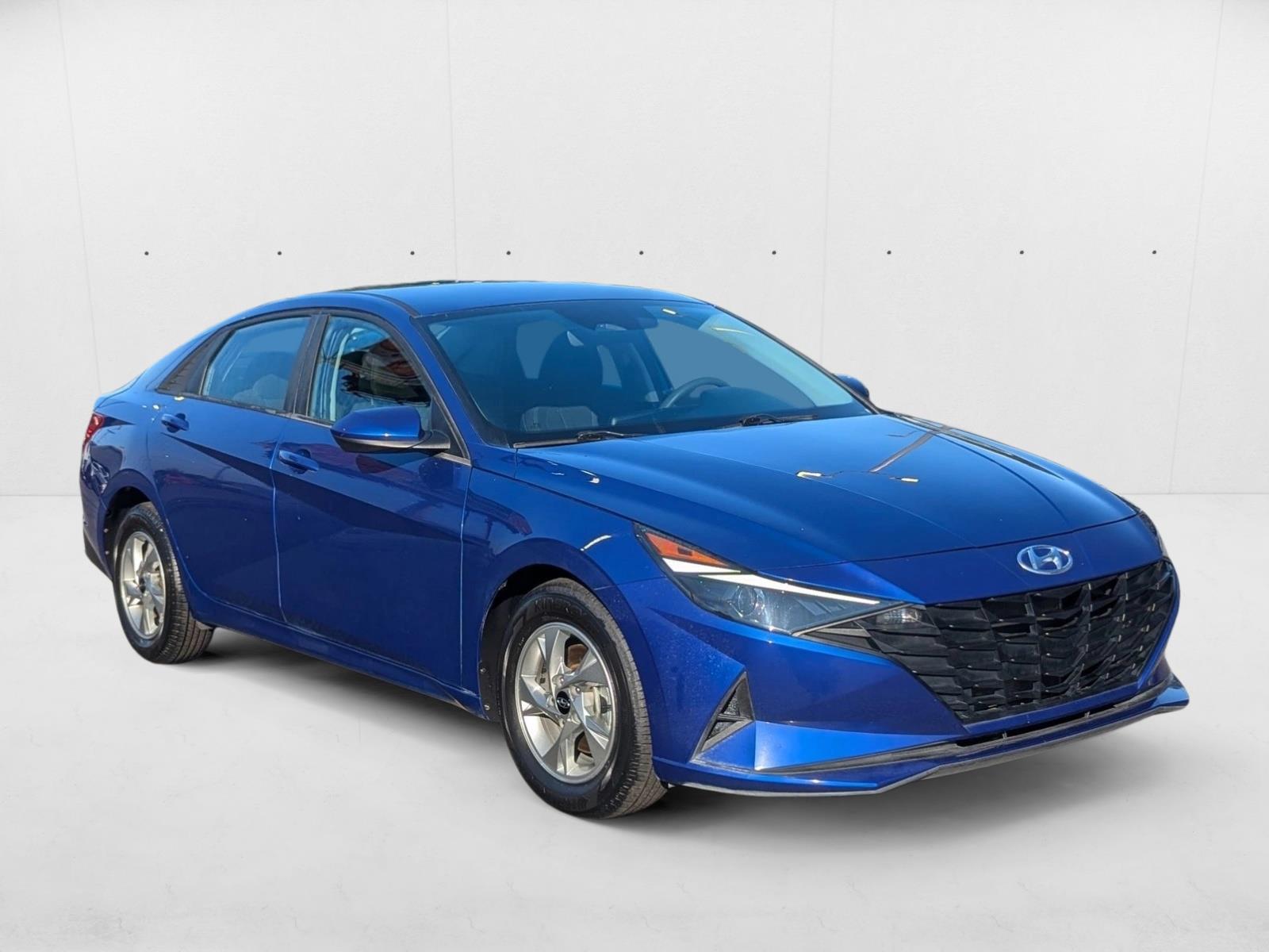 2023 Hyundai Elantra SE photo 3