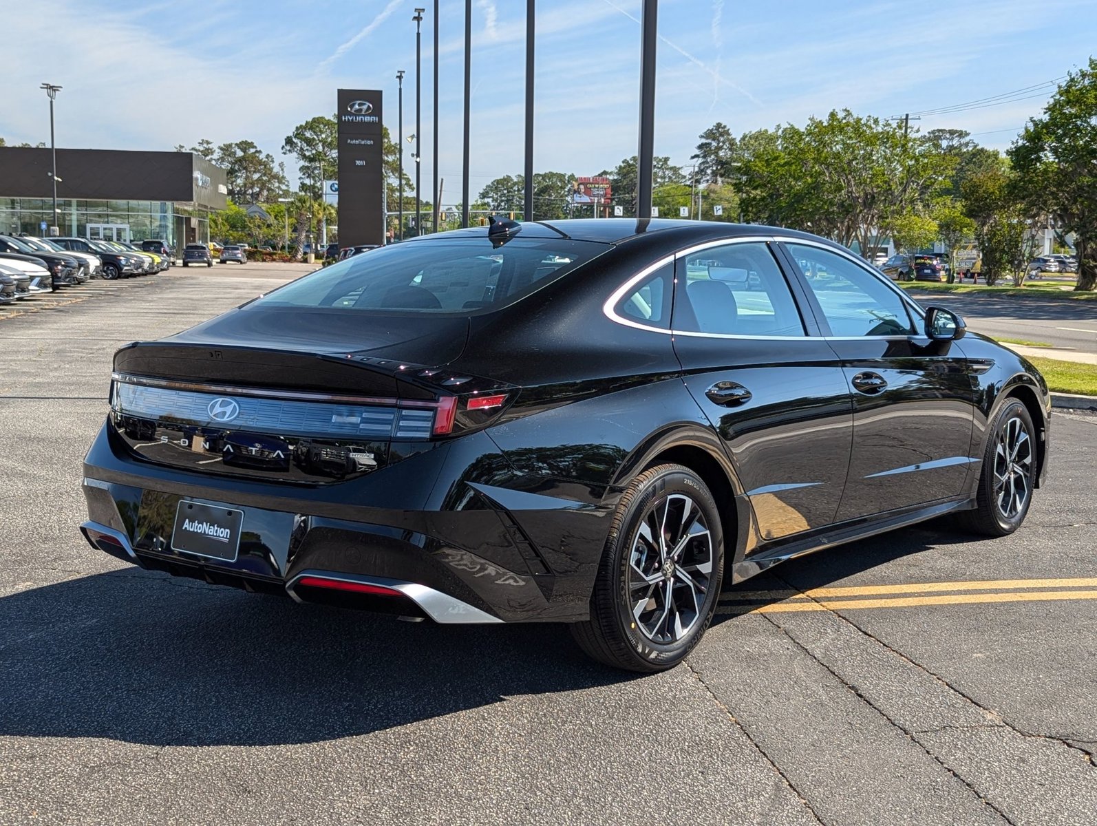 2025 Hyundai Sonata SEL photo 2
