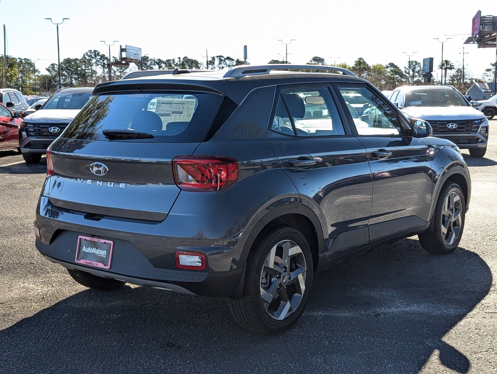 2025 Hyundai Venue SEL photo 2