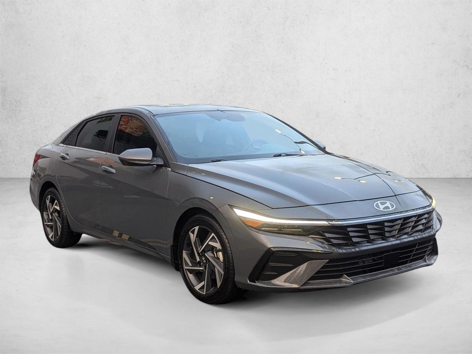 2025 Hyundai Elantra SEL Convenience photo 3