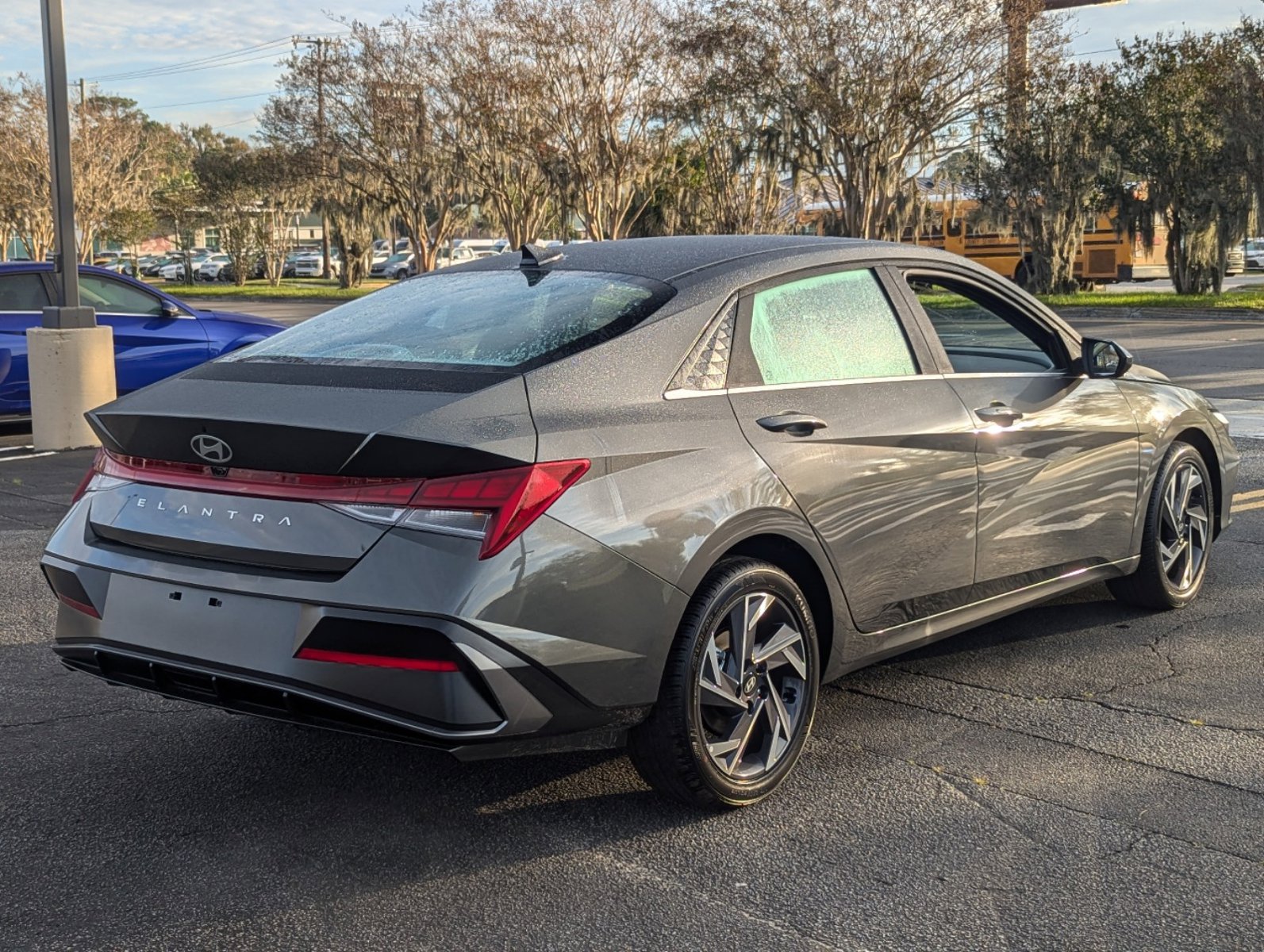 2025 Hyundai Elantra SEL Convenience photo 2