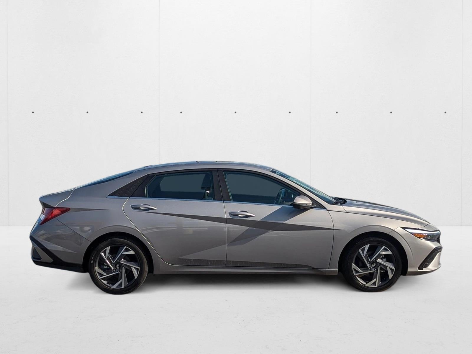 2024 Hyundai Elantra Limited photo 4