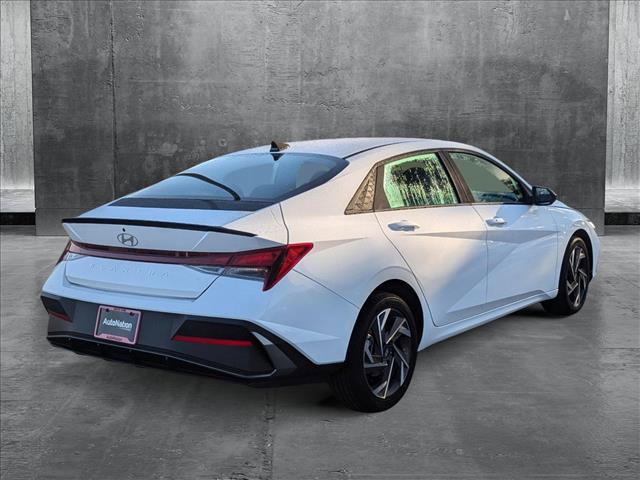 2025 Hyundai Elantra SEL Sport photo 2