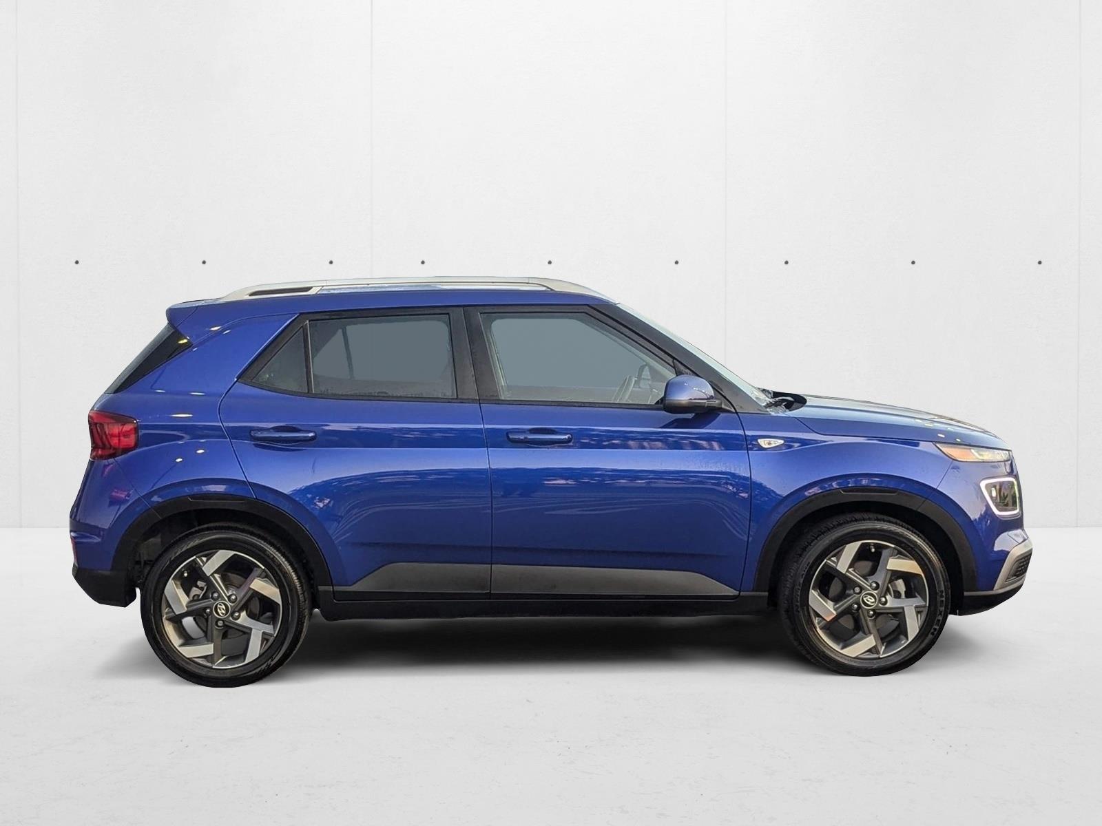 2024 Hyundai Venue Limited photo 4