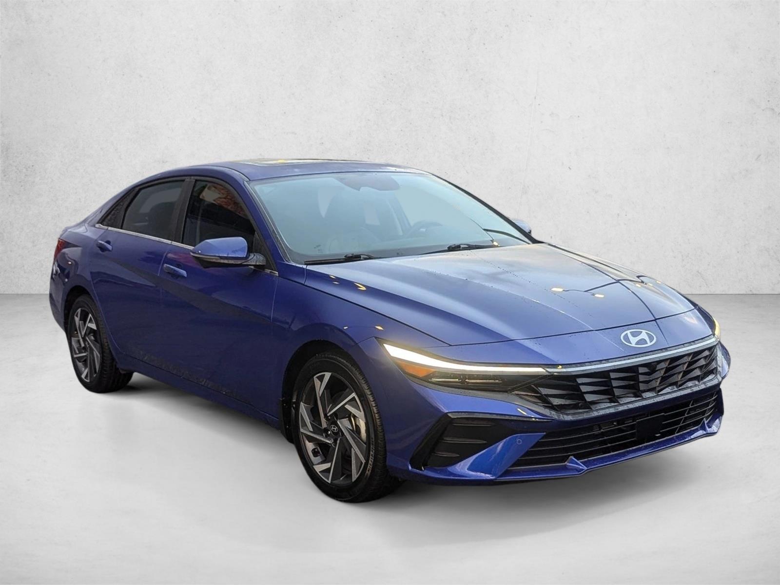 2024 Hyundai Elantra Limited photo 3