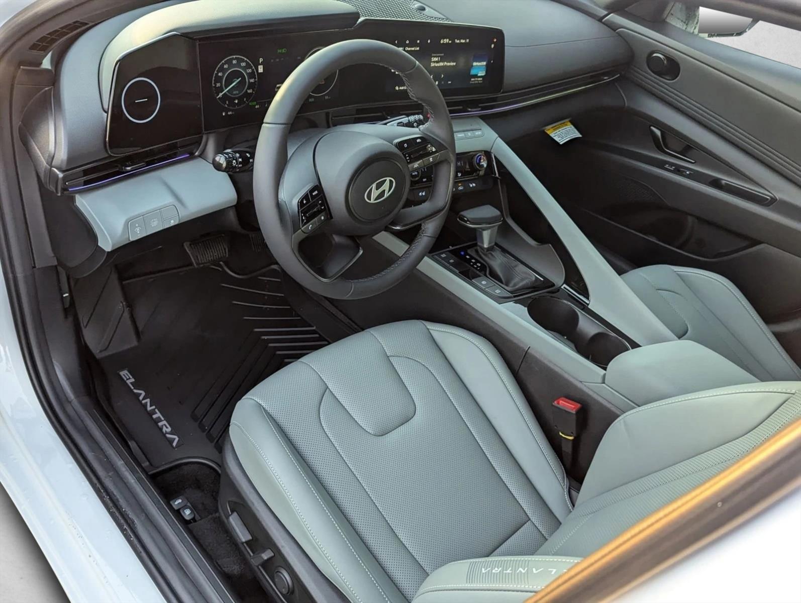 2025 Hyundai Elantra Hybrid Limited photo 2