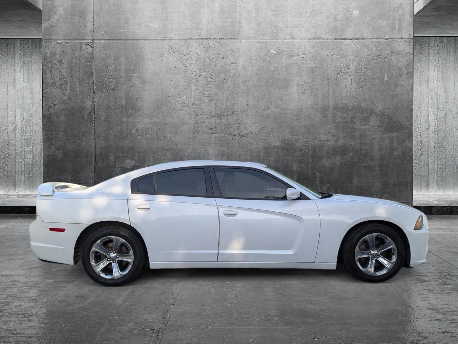 2013 Dodge Charger SXT Plus photo 4