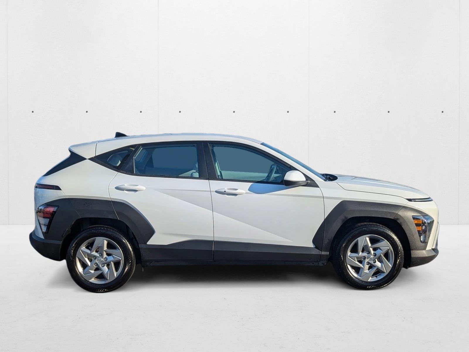 2024 Hyundai Kona SE photo 4