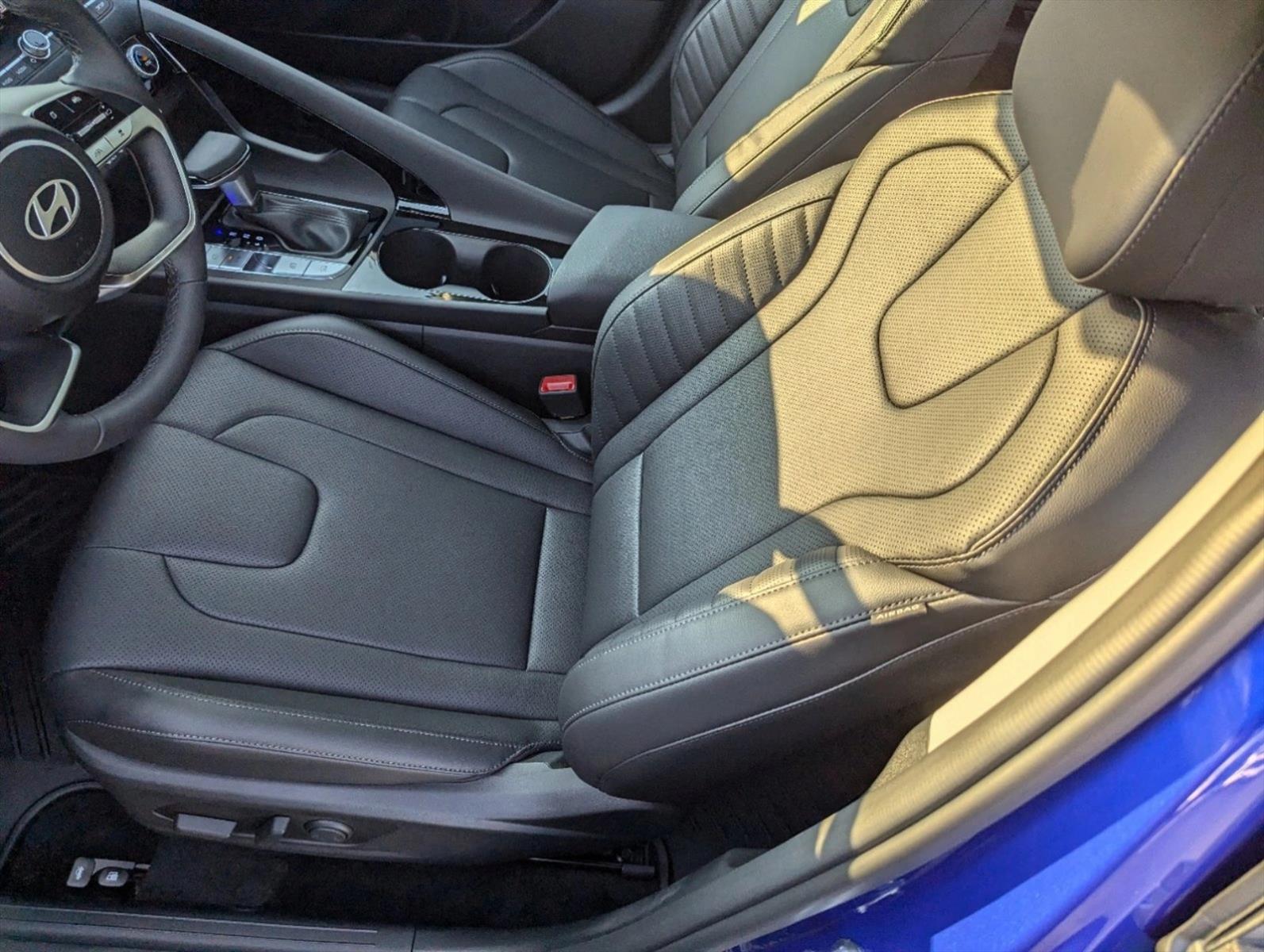 2024 Hyundai Elantra Limited photo 4