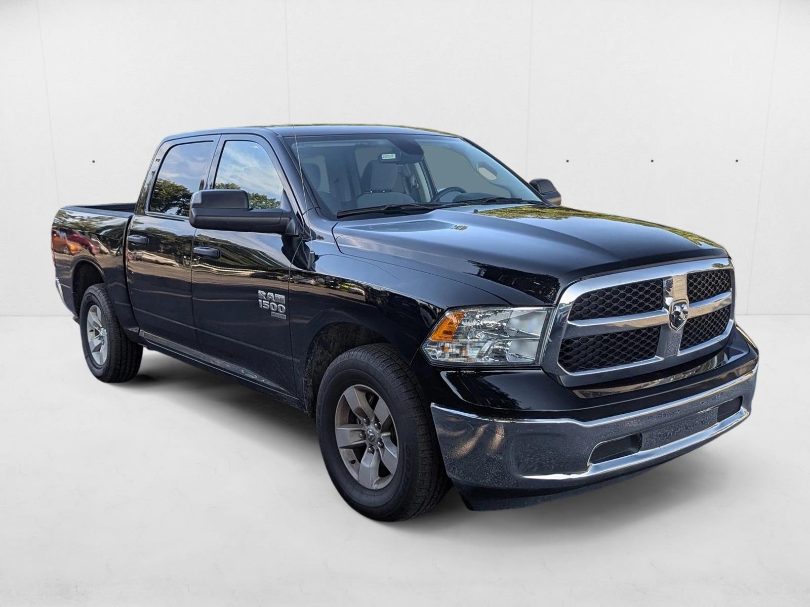 2023 Ram 1500 Classic SLT photo 3