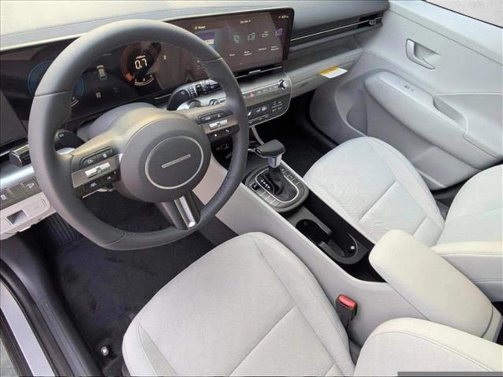 2025 Hyundai Kona SEL photo 2