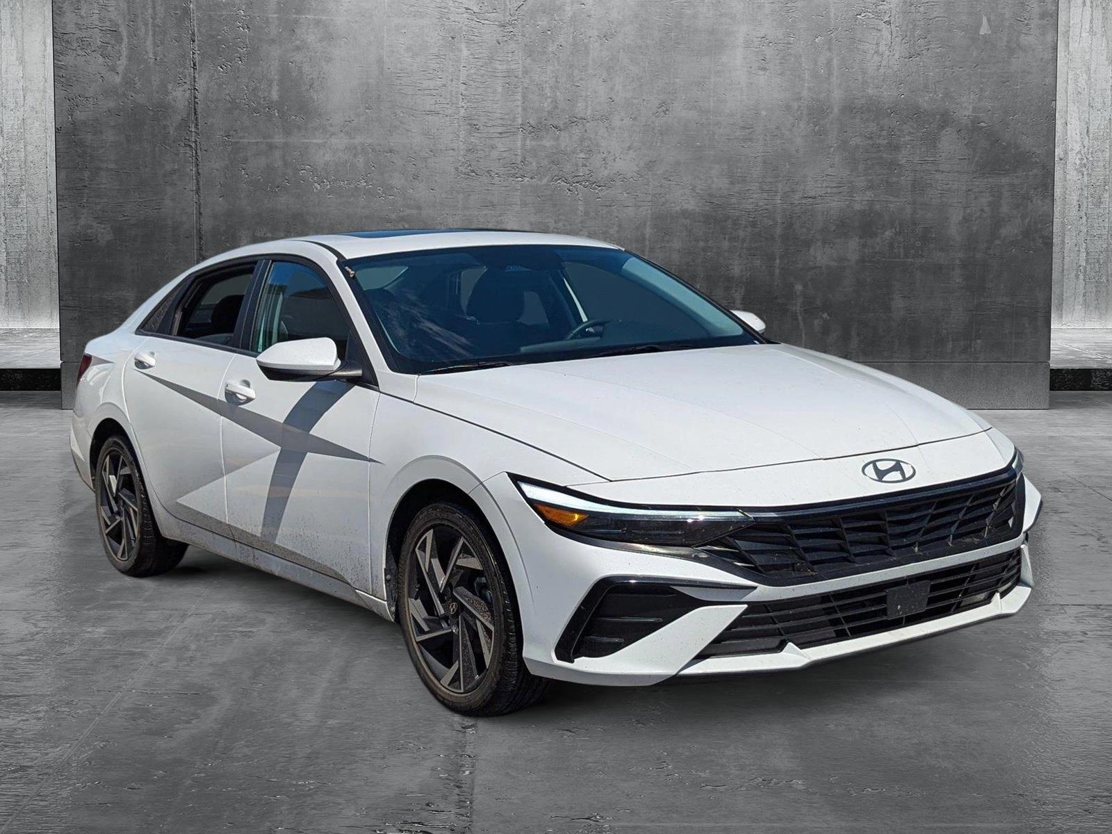 2024 Hyundai Elantra SEL Convenience photo 3