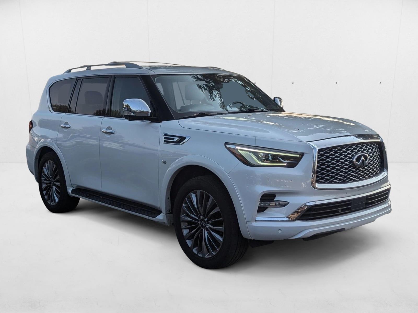 2019 Infiniti QX80 Luxe photo 3