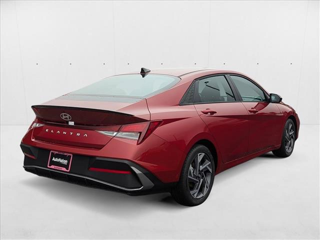 2025 Hyundai Elantra SEL Sport photo 2