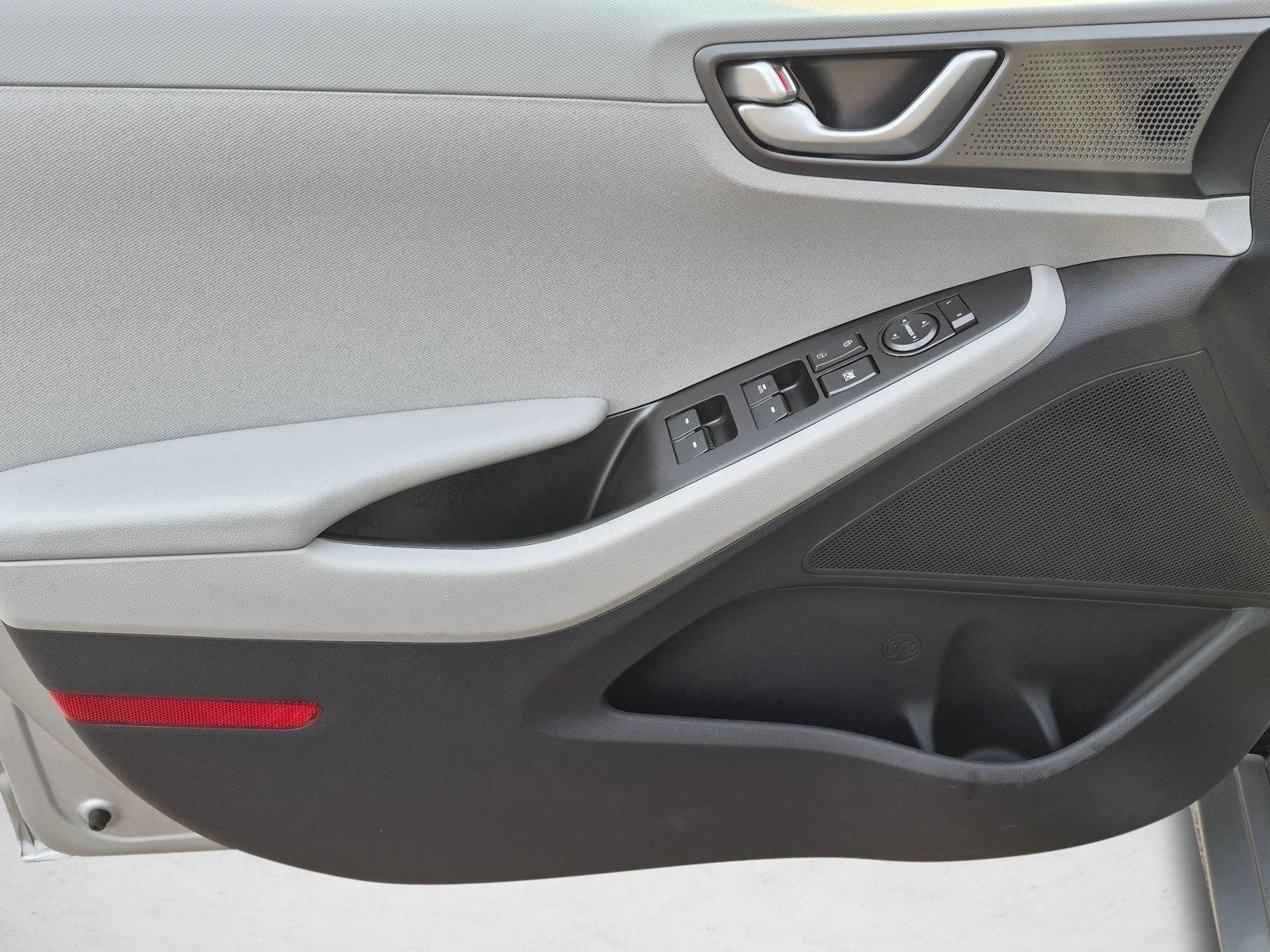 2020 Hyundai IONIQ SE - Photo 10