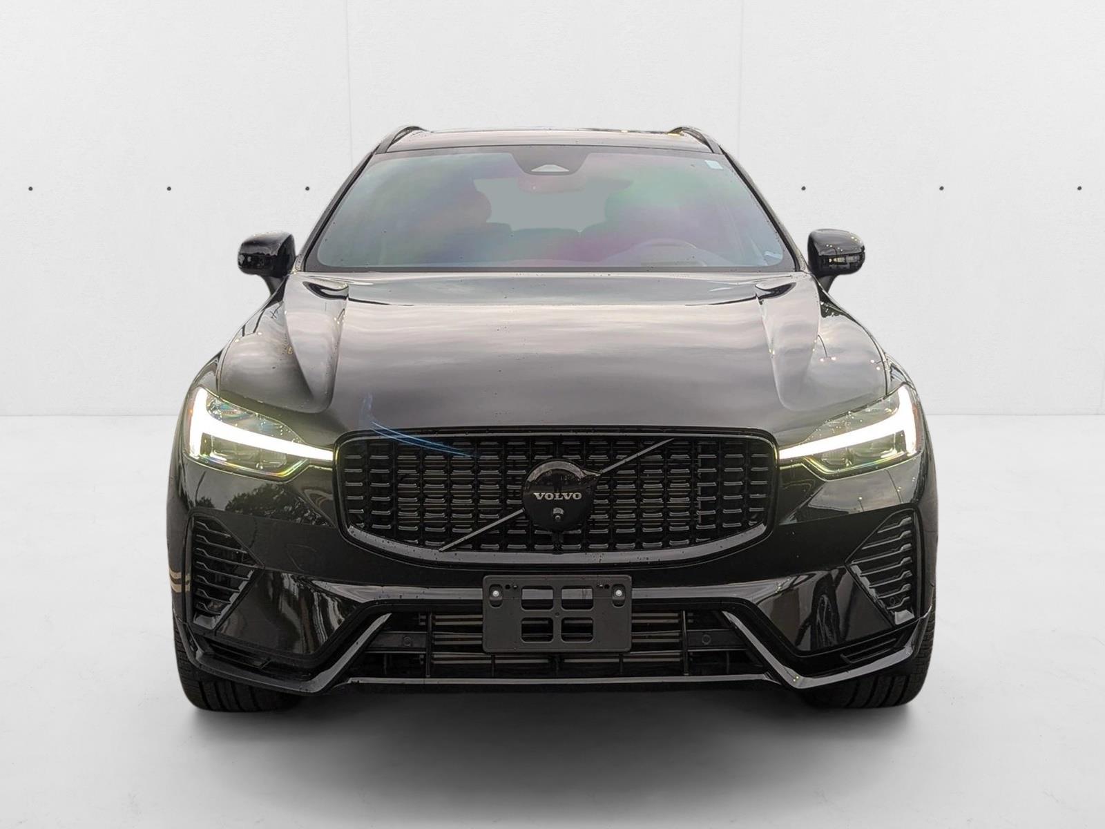 2024 Volvo XC60 Recharge Hybrid Ultimate Black Edition photo 2