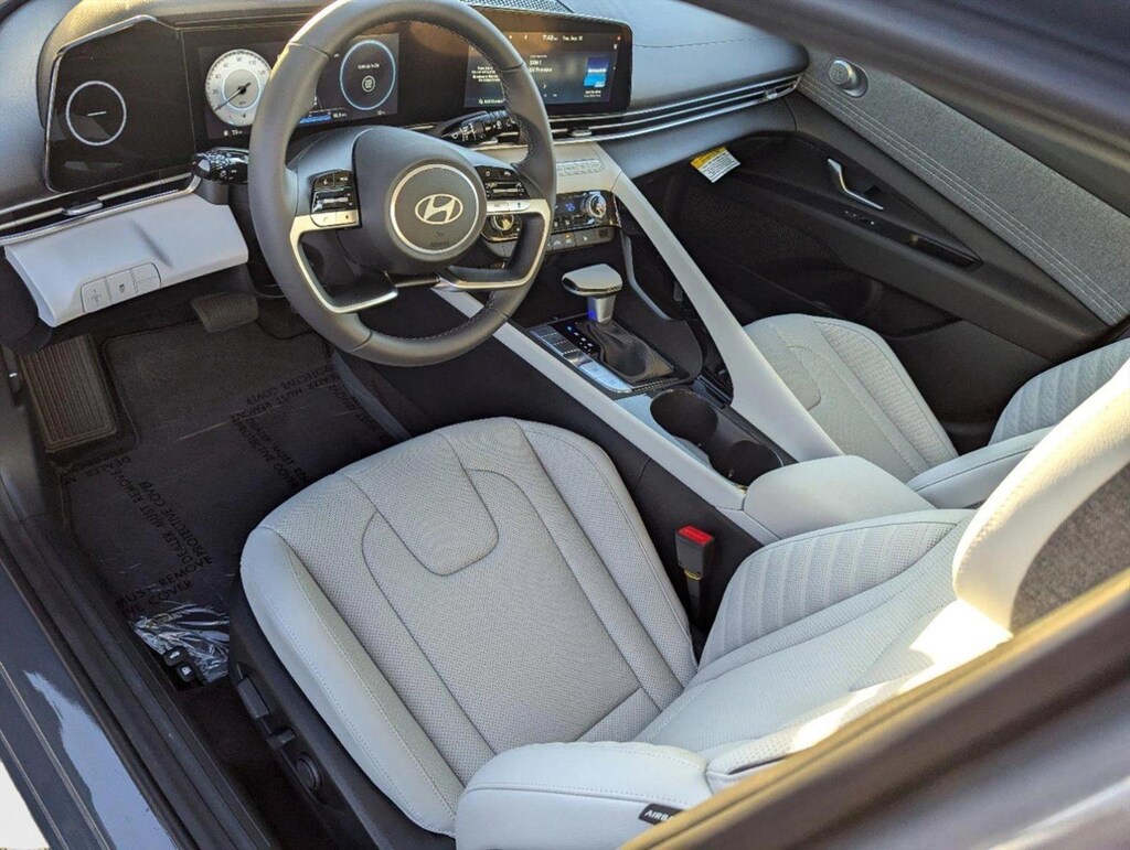 Used 2025 Hyundai Elantra Limited 4dr Car