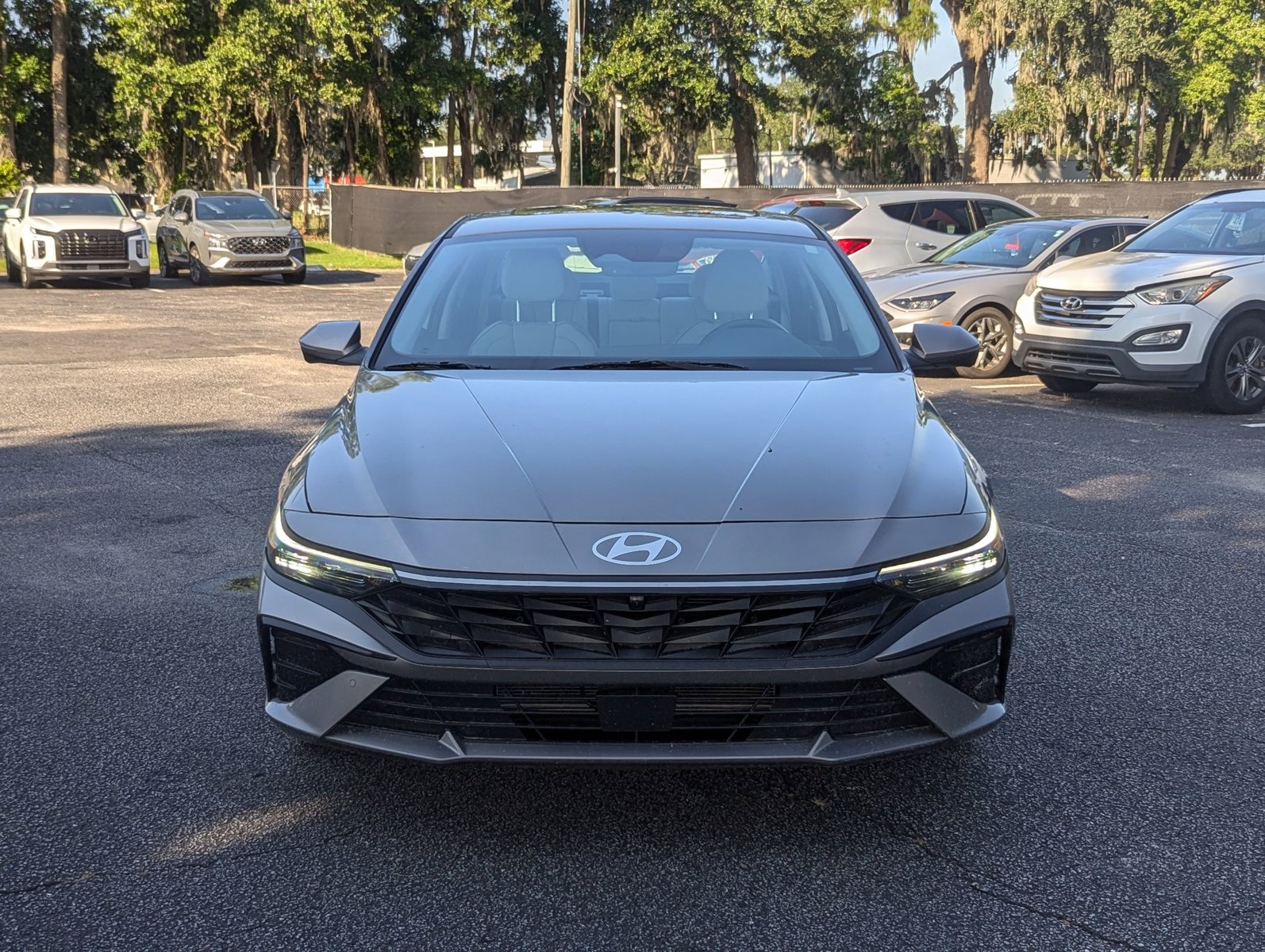 2024 Hyundai Elantra Limited photo 2