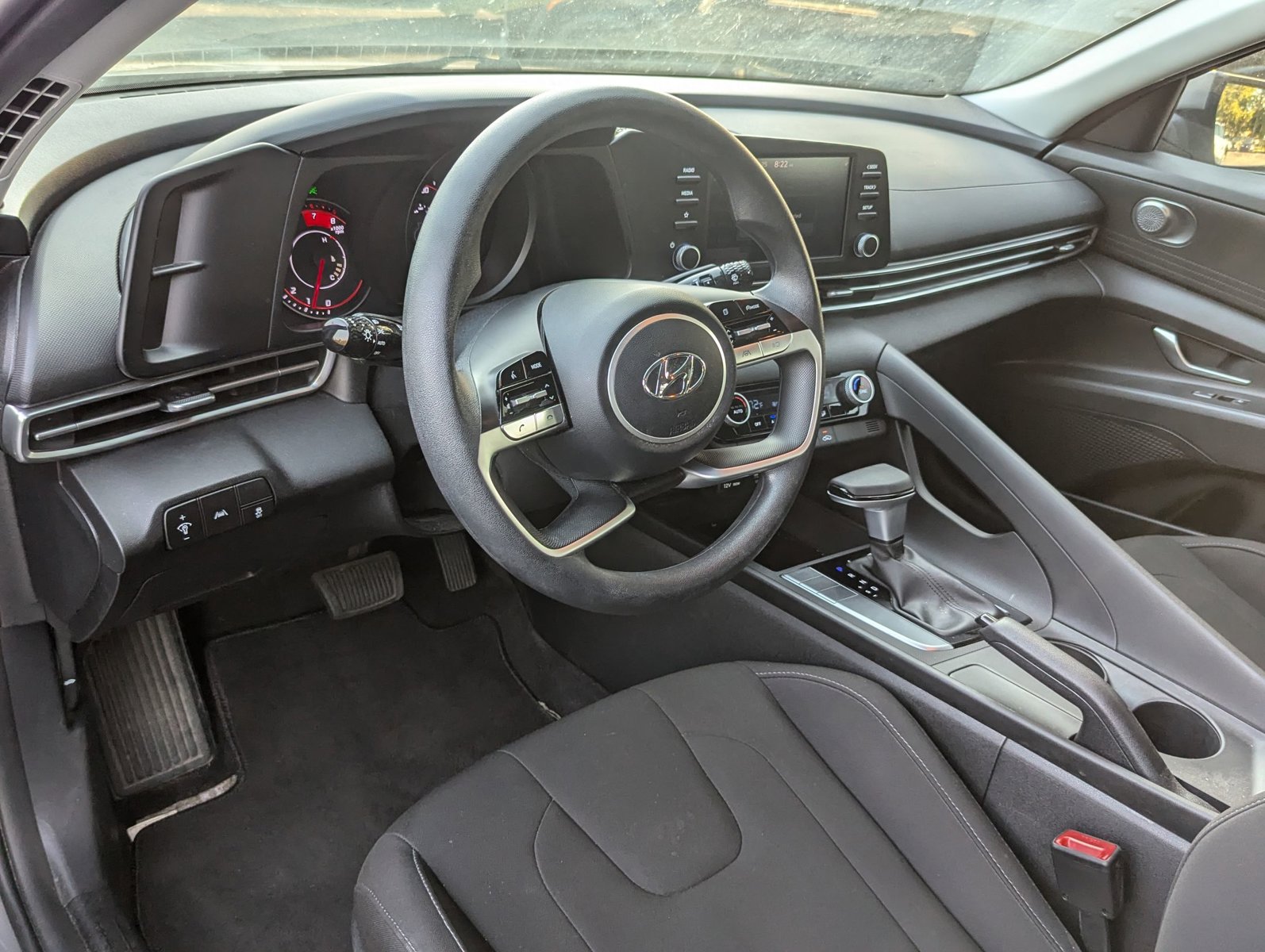 2023 Hyundai Elantra SEL photo 2