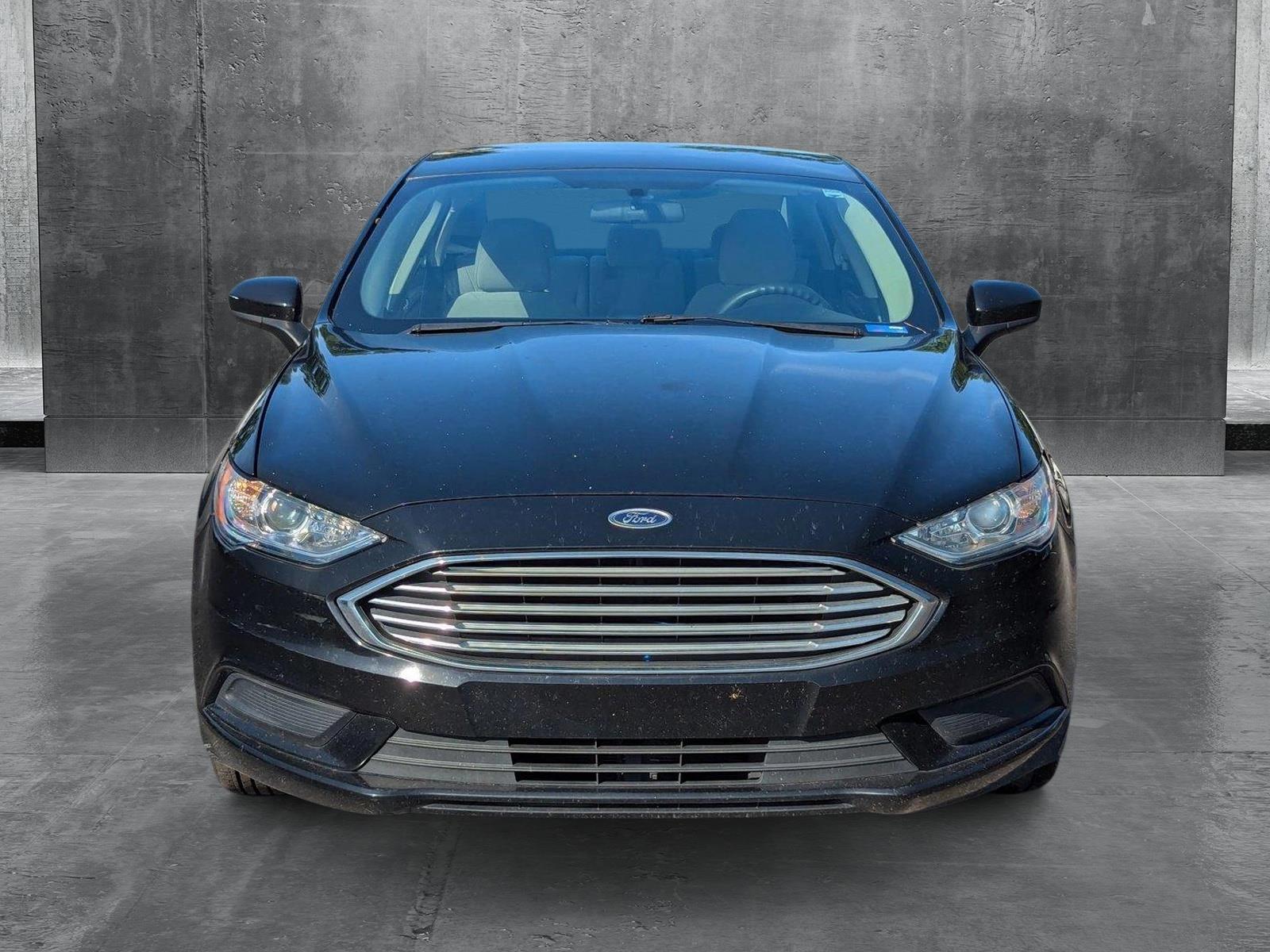2018 Ford Fusion S photo 2