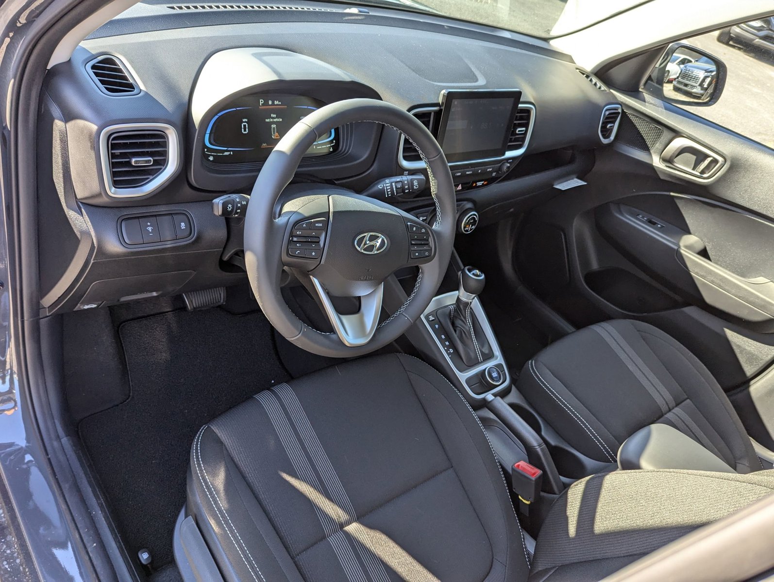 2025 Hyundai Venue SEL photo 3