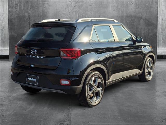 2025 Hyundai Venue SEL photo 2