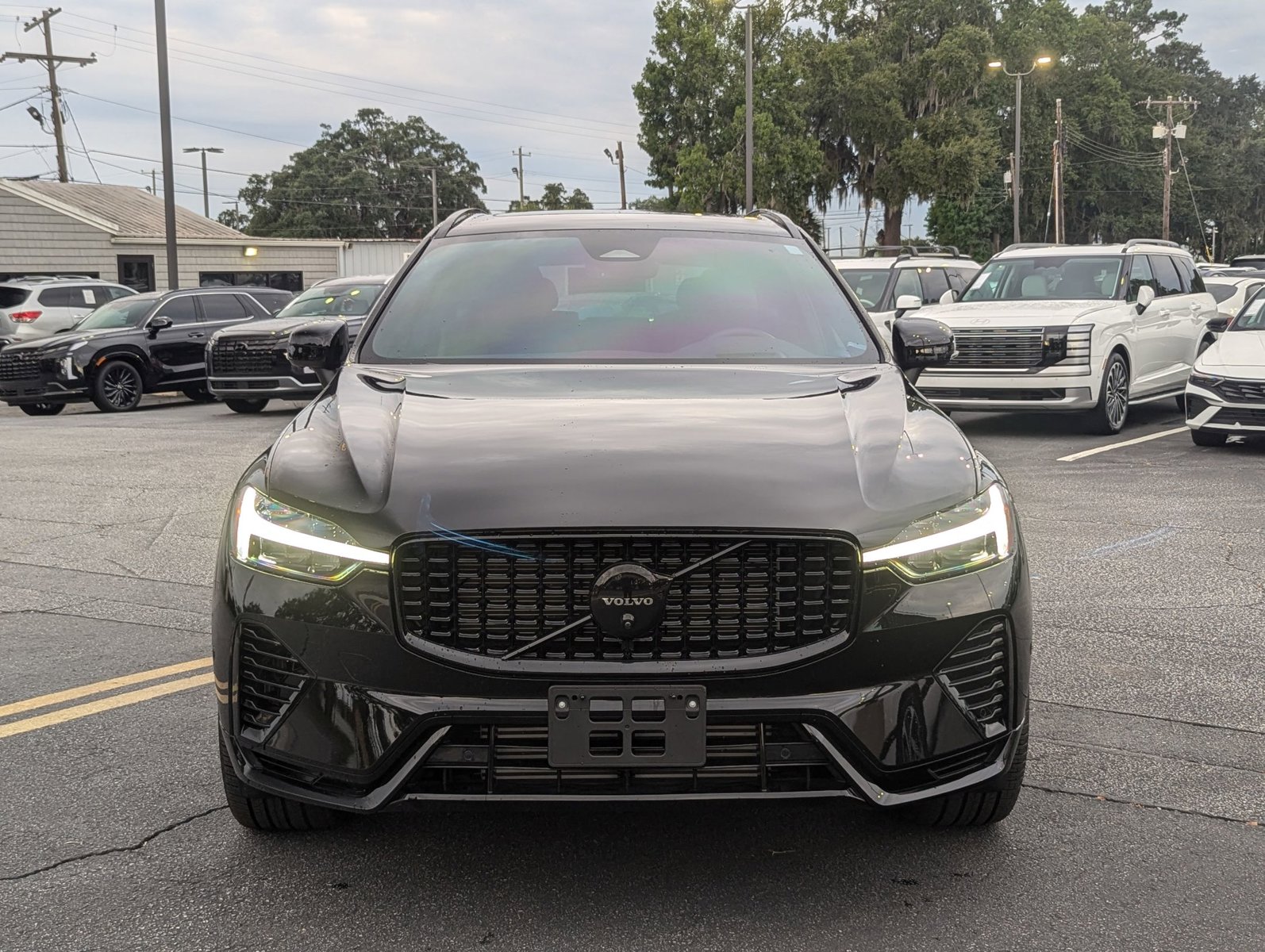 2024 Volvo XC60 Recharge Hybrid Ultimate Black Edition photo 2