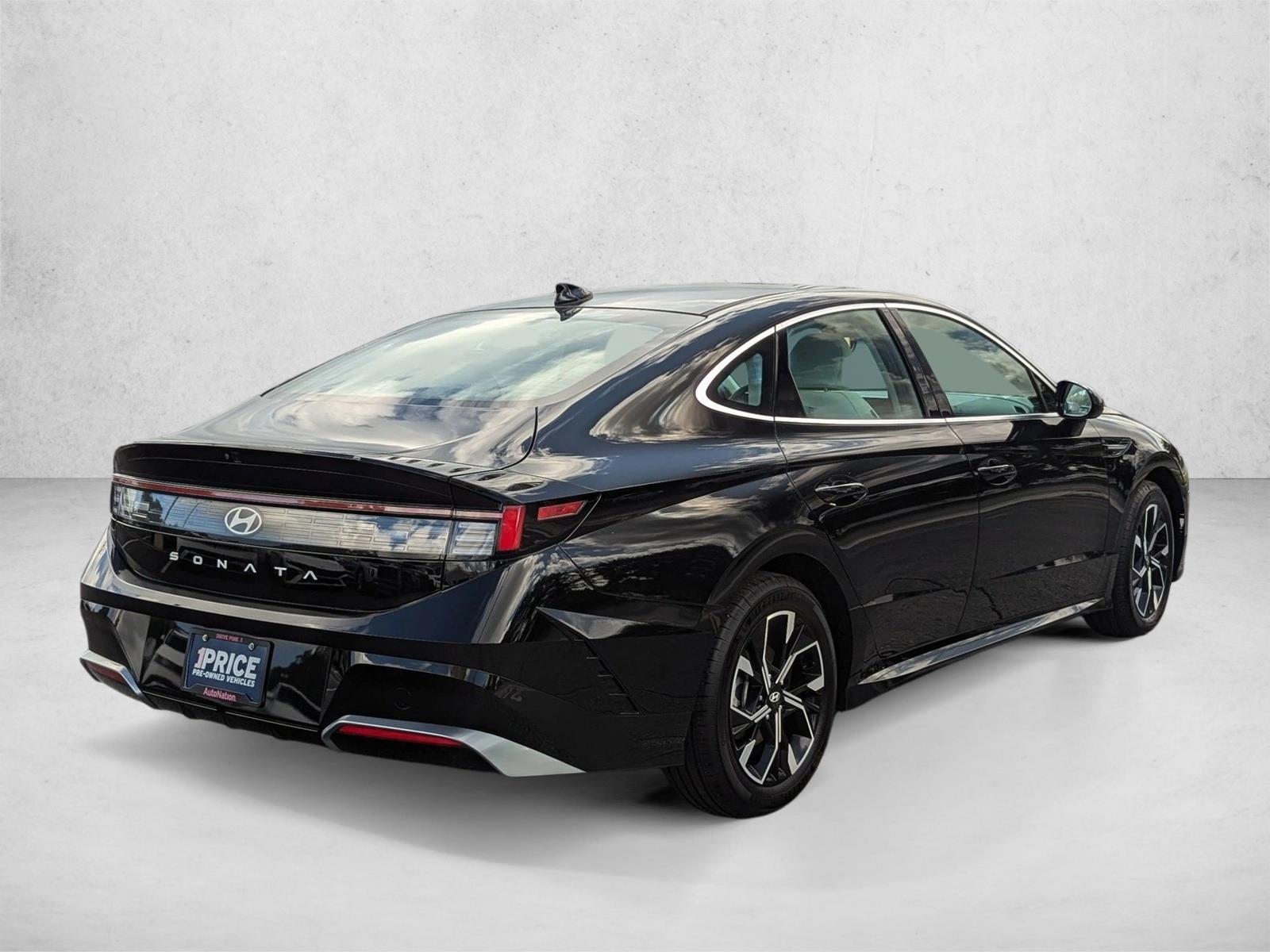 2024 Hyundai Sonata SEL photo 2