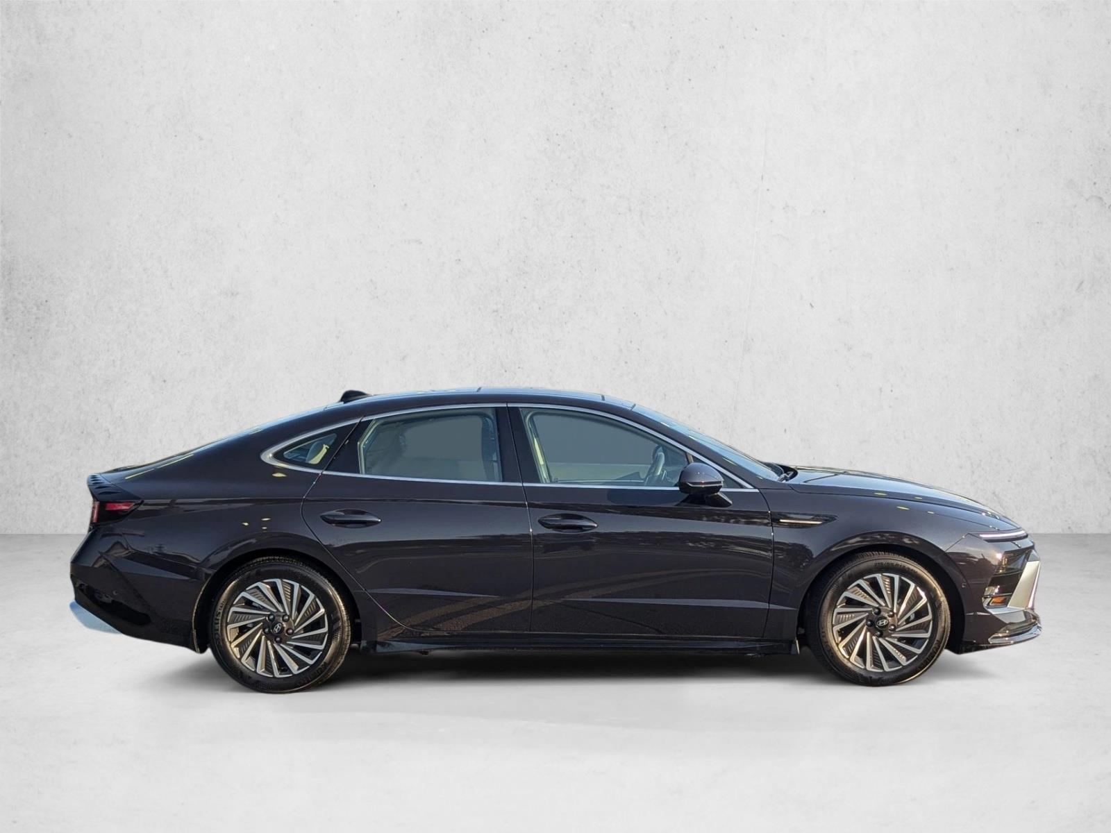 2024 Hyundai Sonata Hybrid Limited photo 4